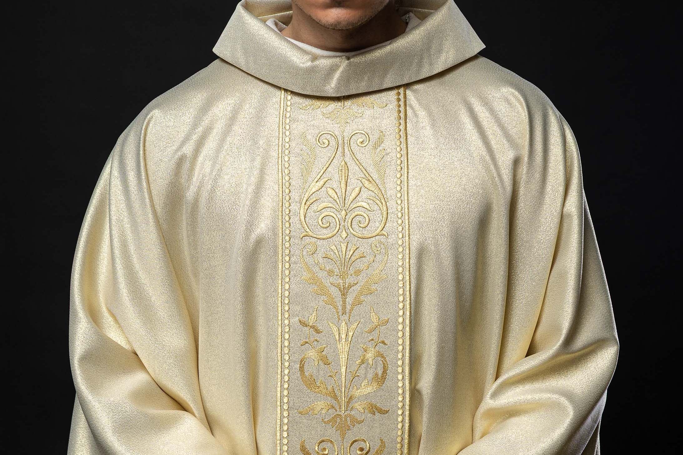 Msza w intencji Ojczyzny – jak przygotować i jakie szaty liturgiczne wybrać?