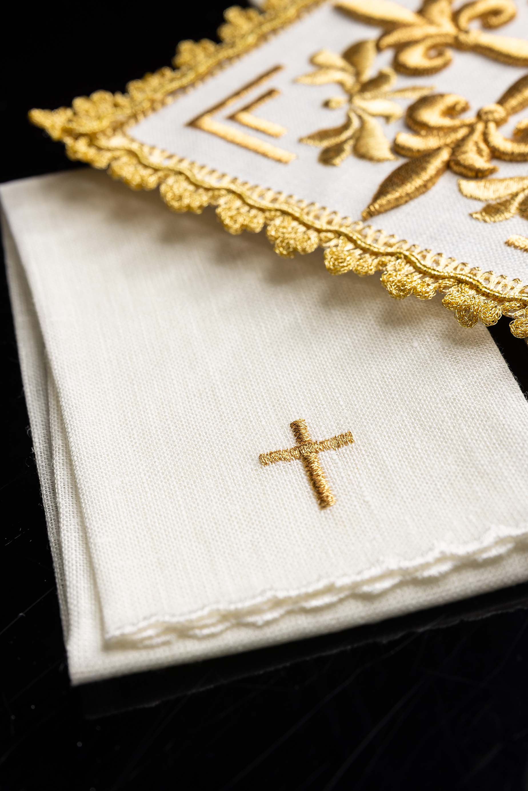 Bielizna kielichowa haftowana Złote Zdobienia - ORNATY.PL