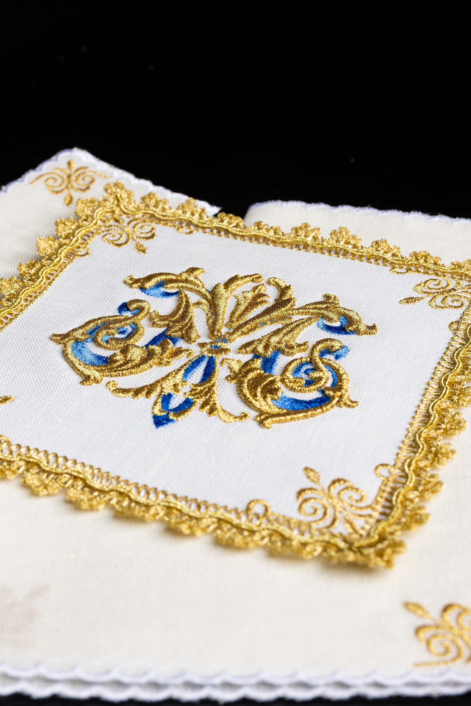 Bielizna kielichowa haftowana Złoty Symbol Maryjny LEN - ORNATY.PL