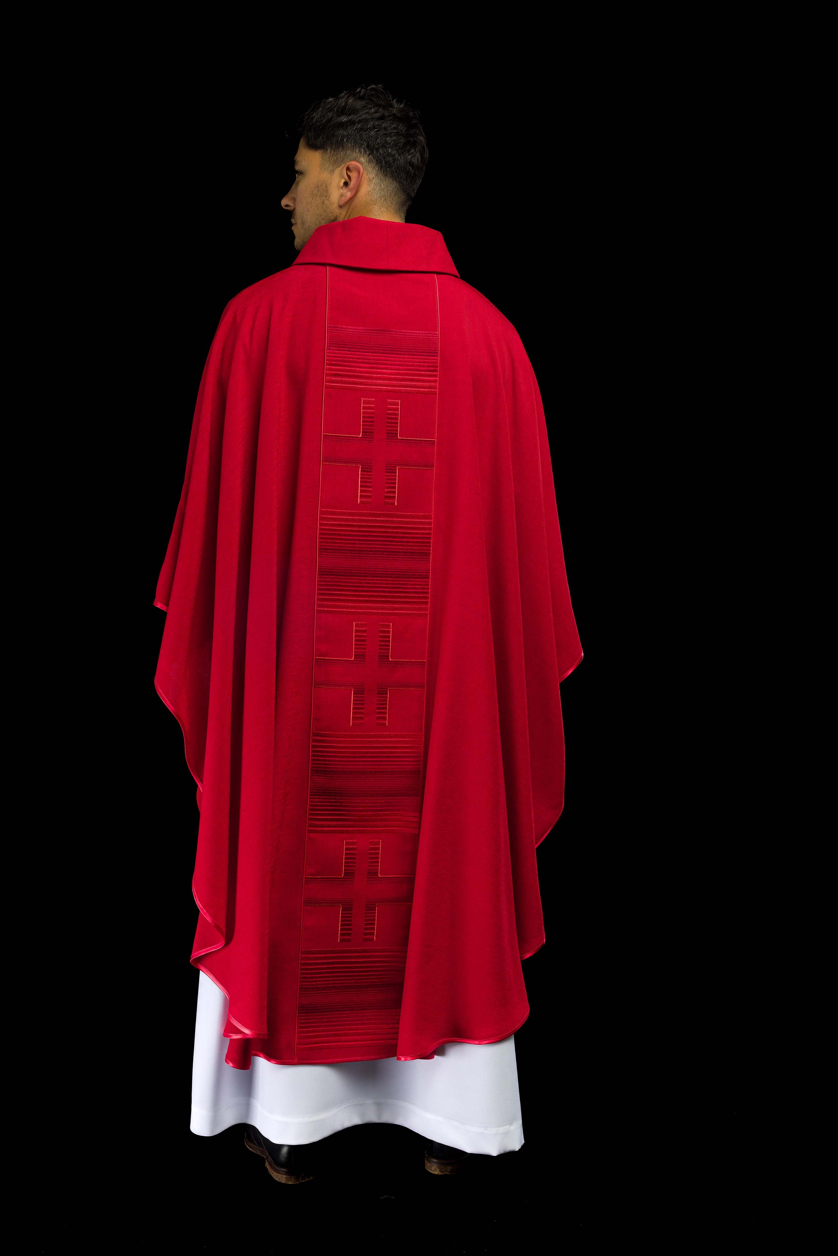 Ornat haftowany z Krzyżami w kolorze czerwonym - ORNATY.PL