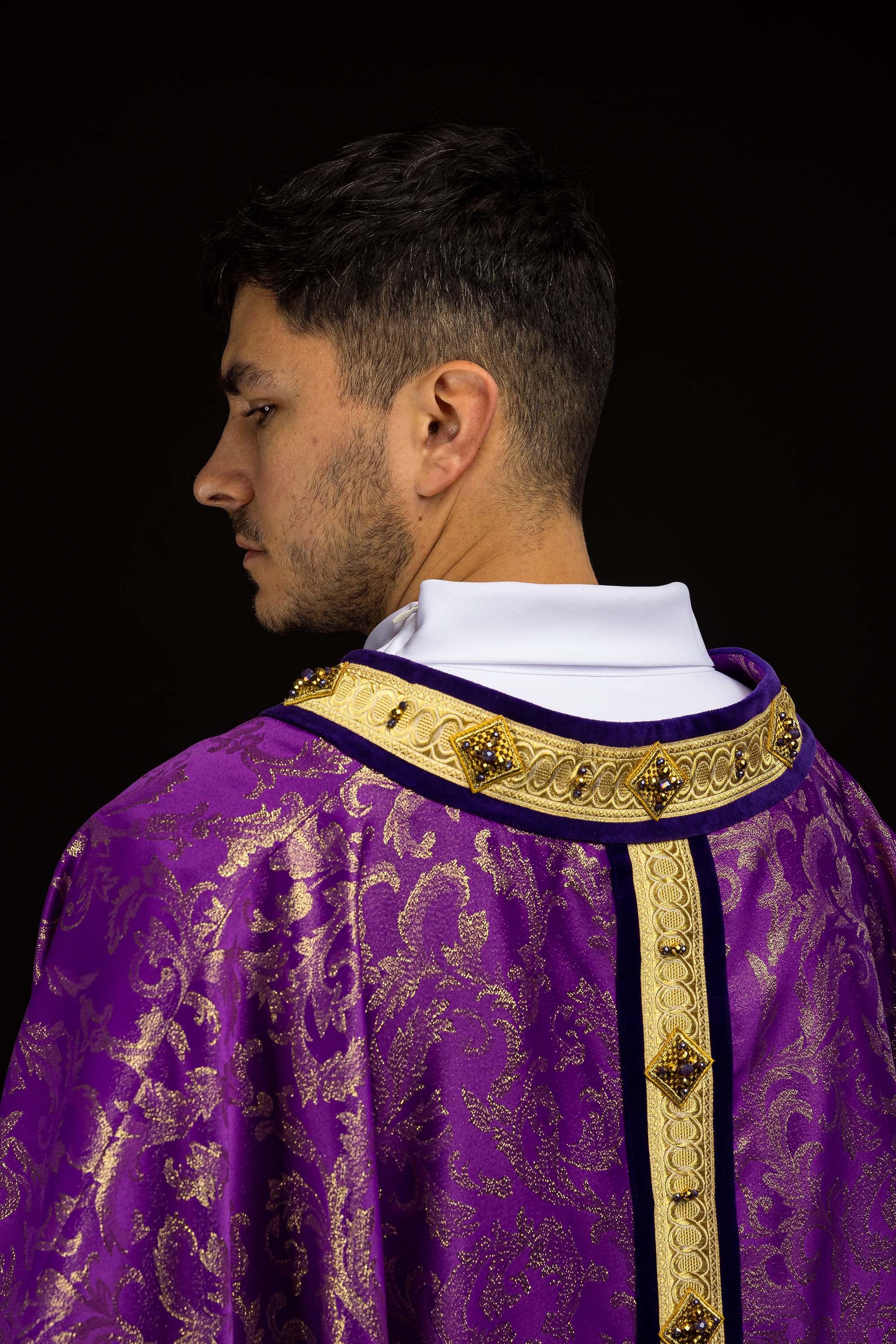 Ručne vyrobený ornát s prírodnými kameňmi Handmade 7003