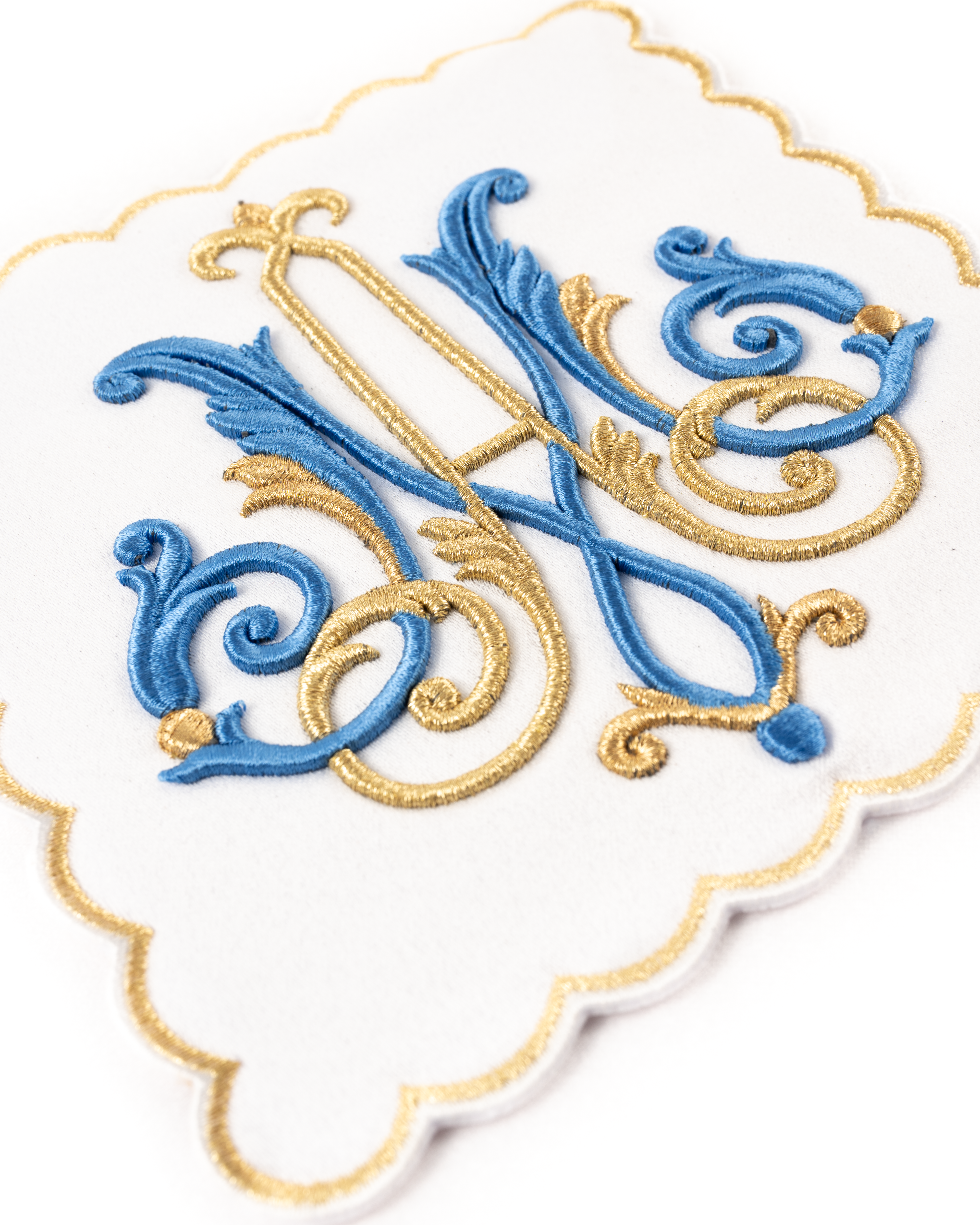 Liturgický kalichový set s vyšívaným mariánskym motívom