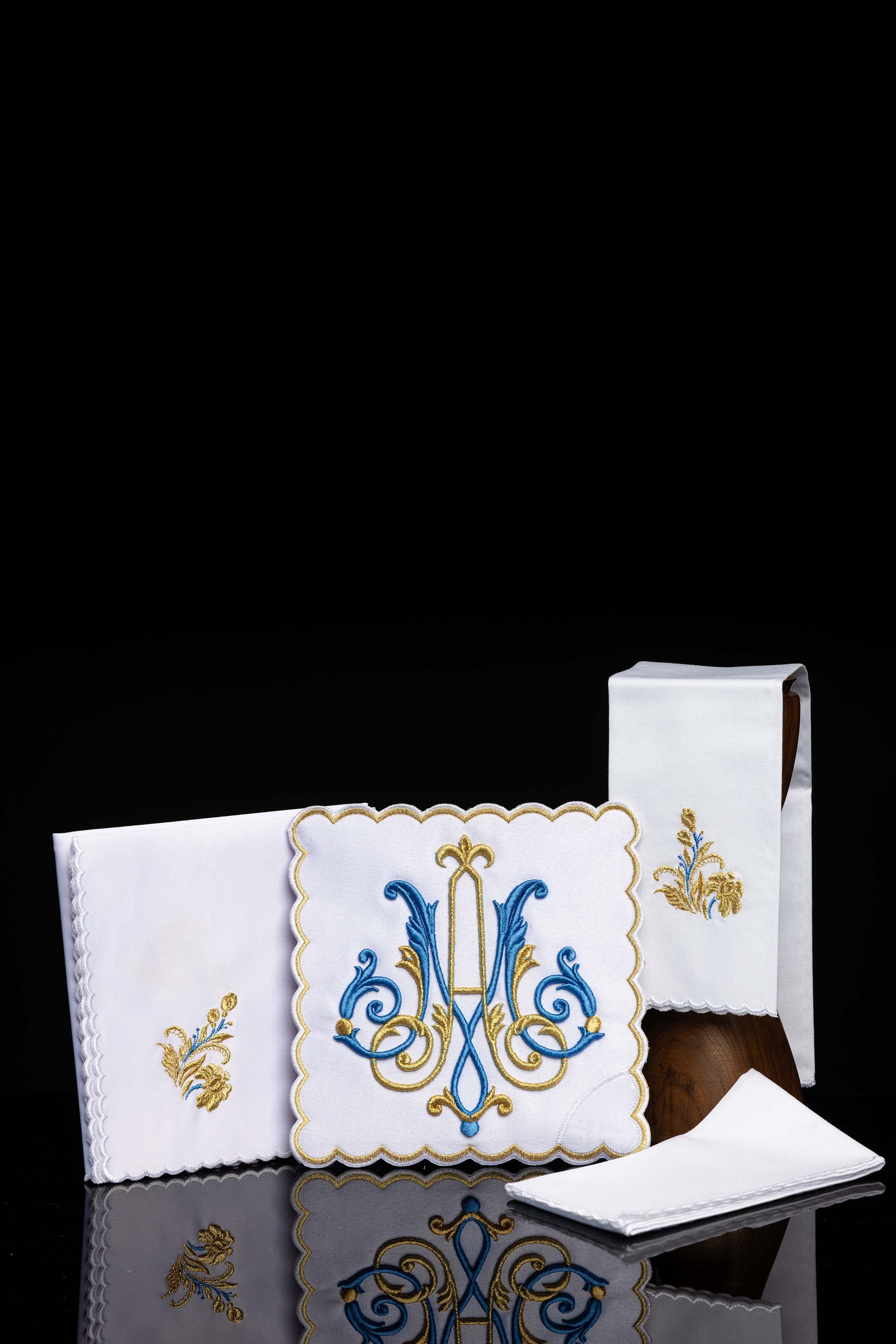 Liturgický kalichový set s vyšívaným mariánskym motívom