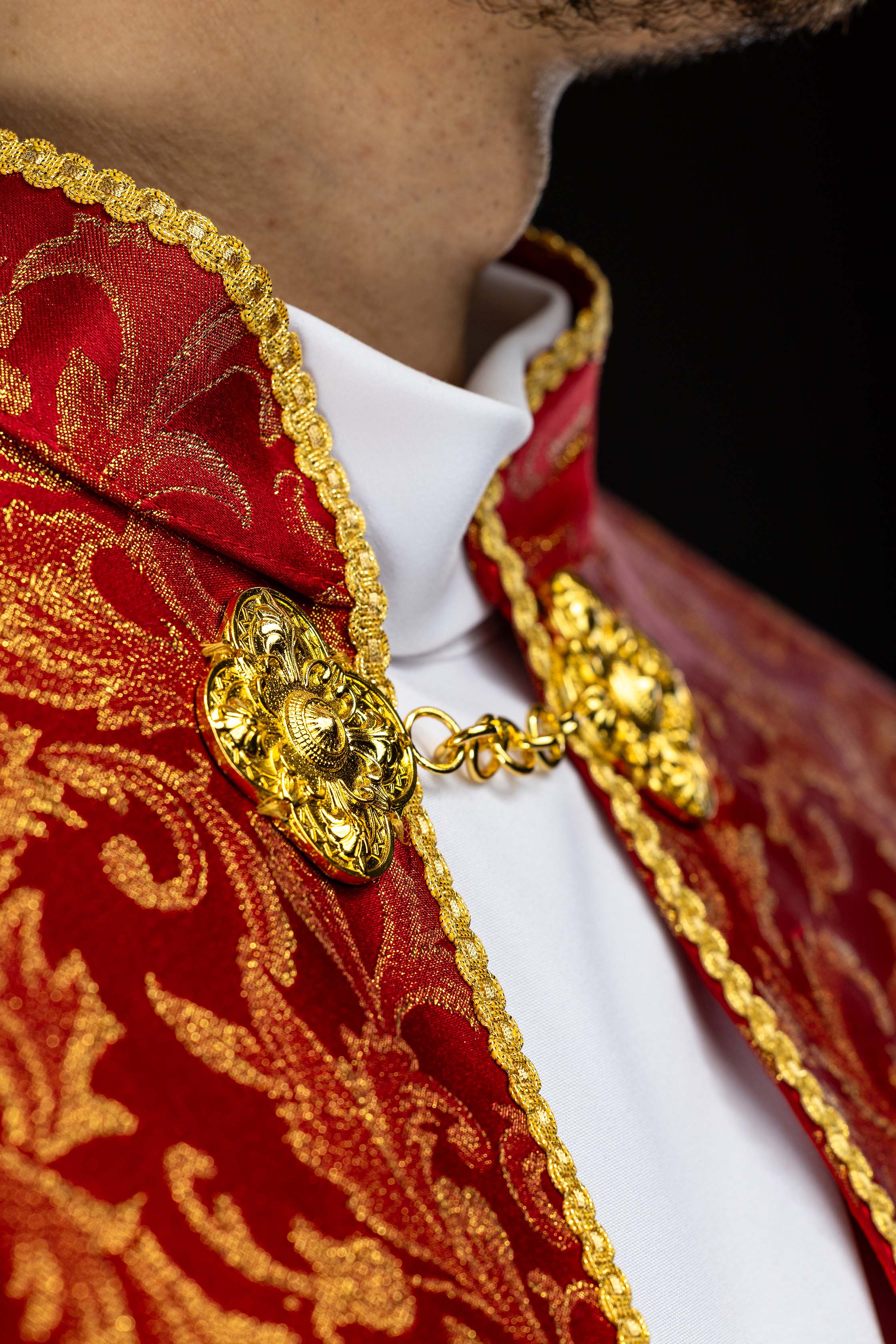 Kapa haftowana ozdobiona tkanina żakardowa czerwona - ORNATY.PL