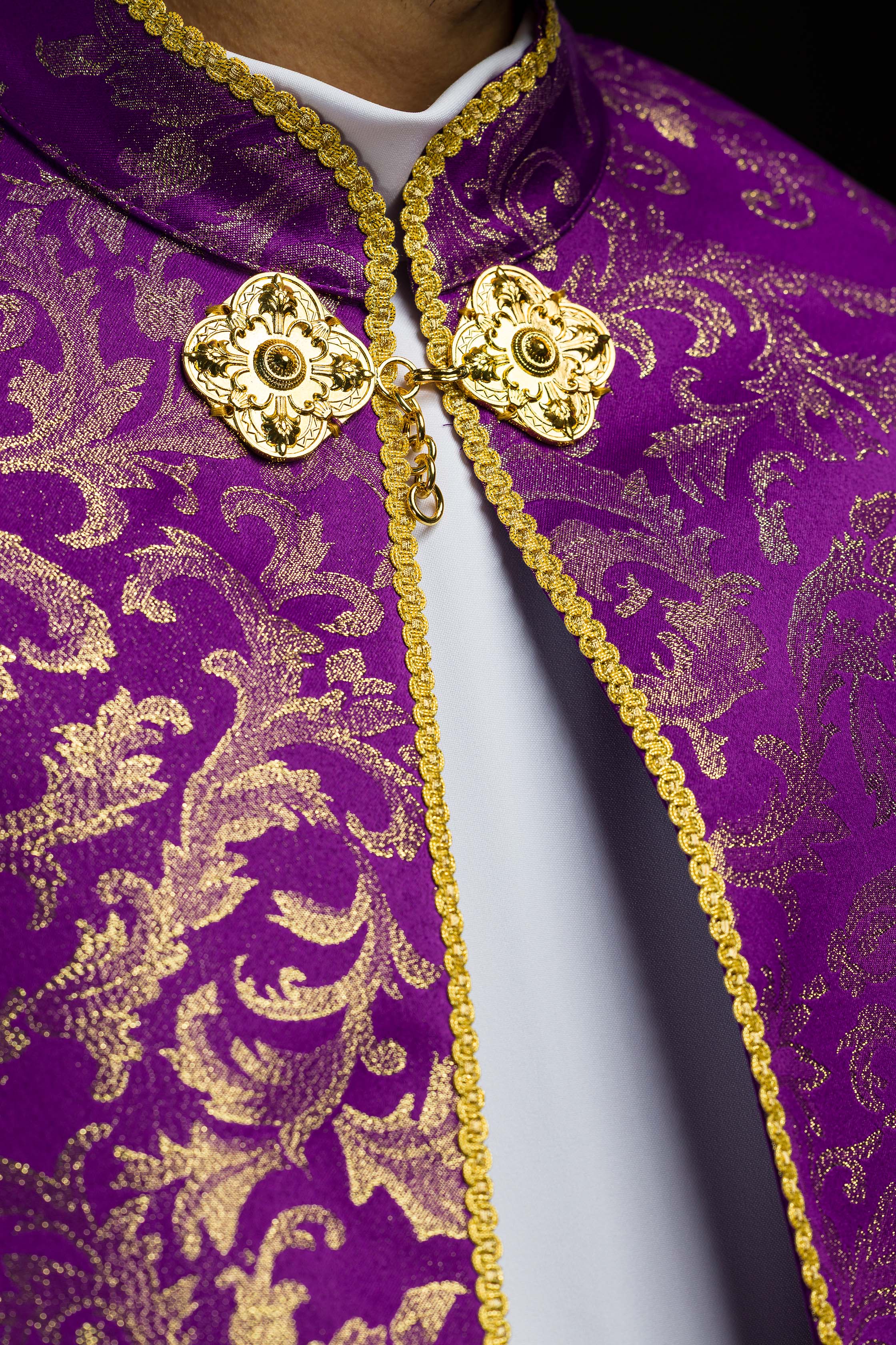 Kapa haftowana ozdobiona tkanina żakardowa fioletowa - ORNATY.PL