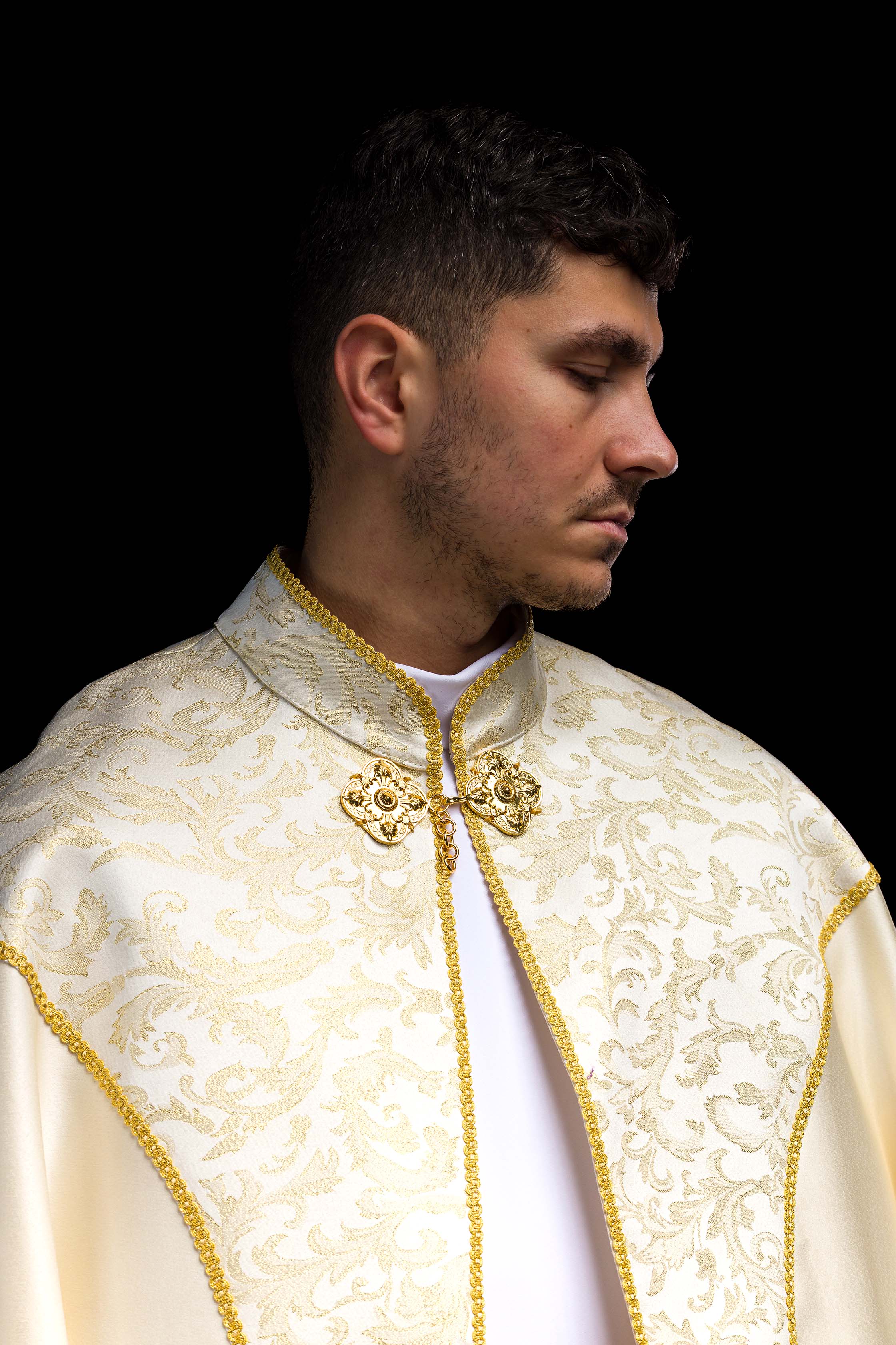 Kapa haftowana ozdobiona tkanina żakardowa ecru - ORNATY.PL