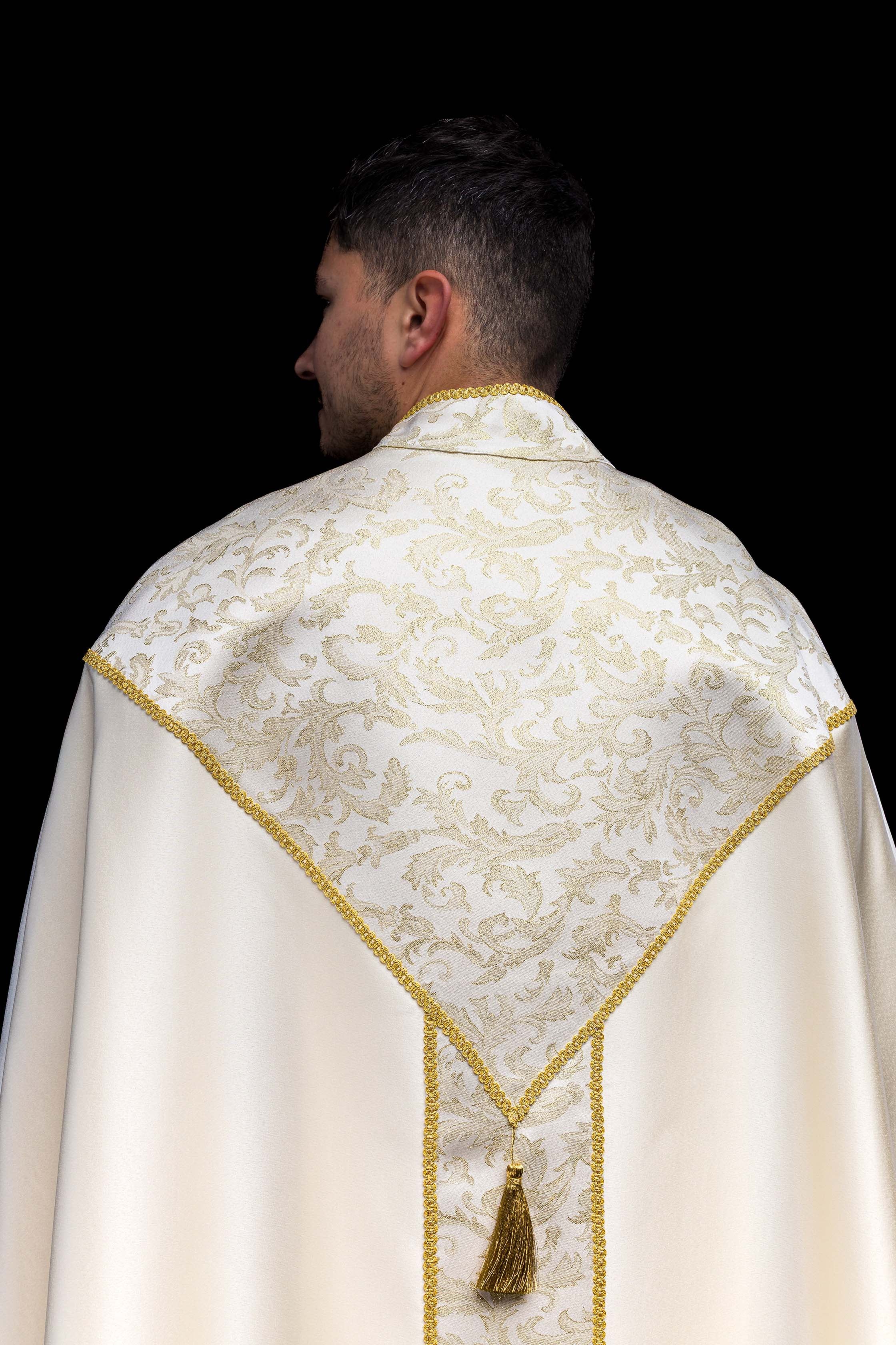 Kapa haftowana ozdobiona tkanina żakardowa ecru - ORNATY.PL