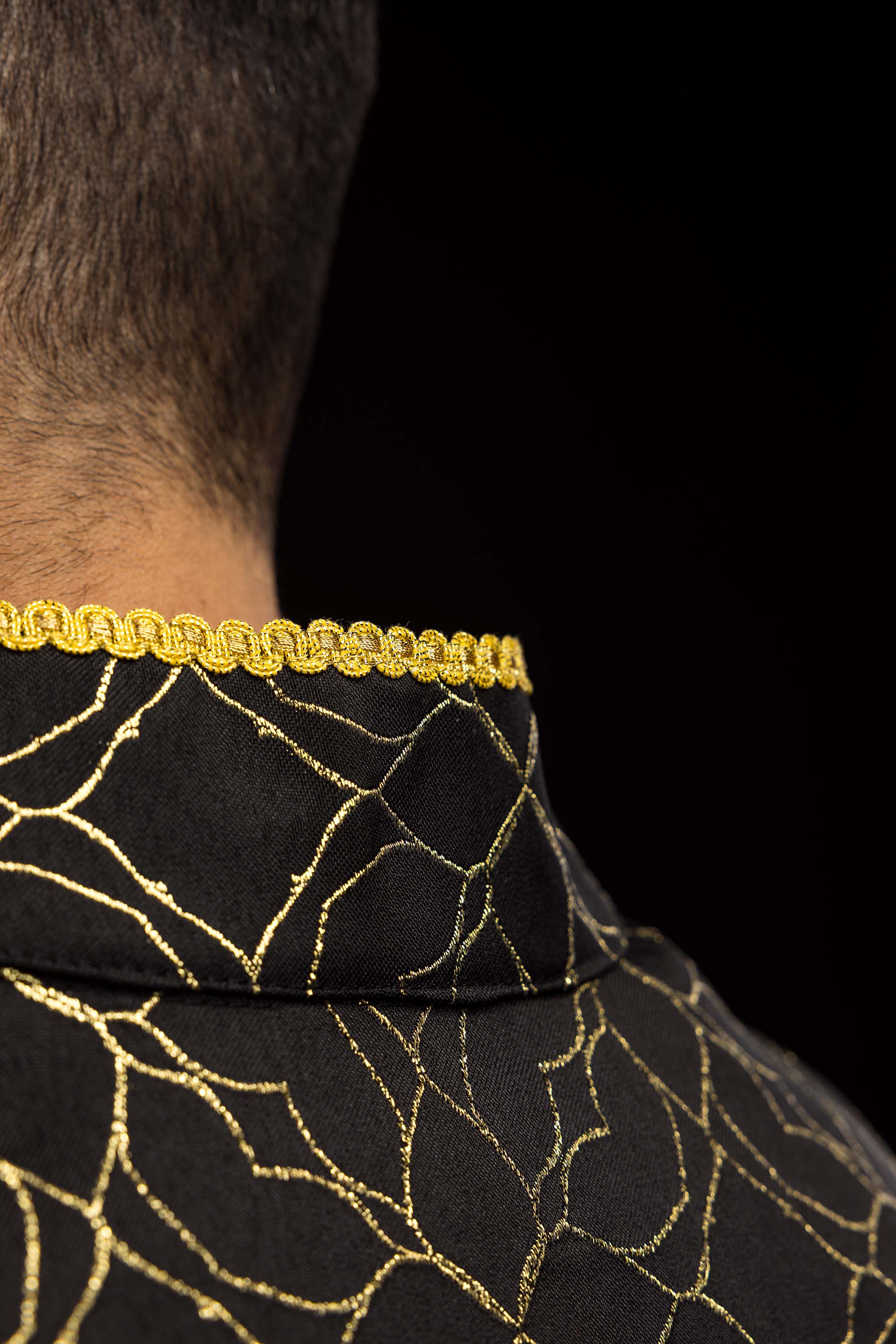 Kapa haftowana ozdobiona tkanina żakardowa czarna