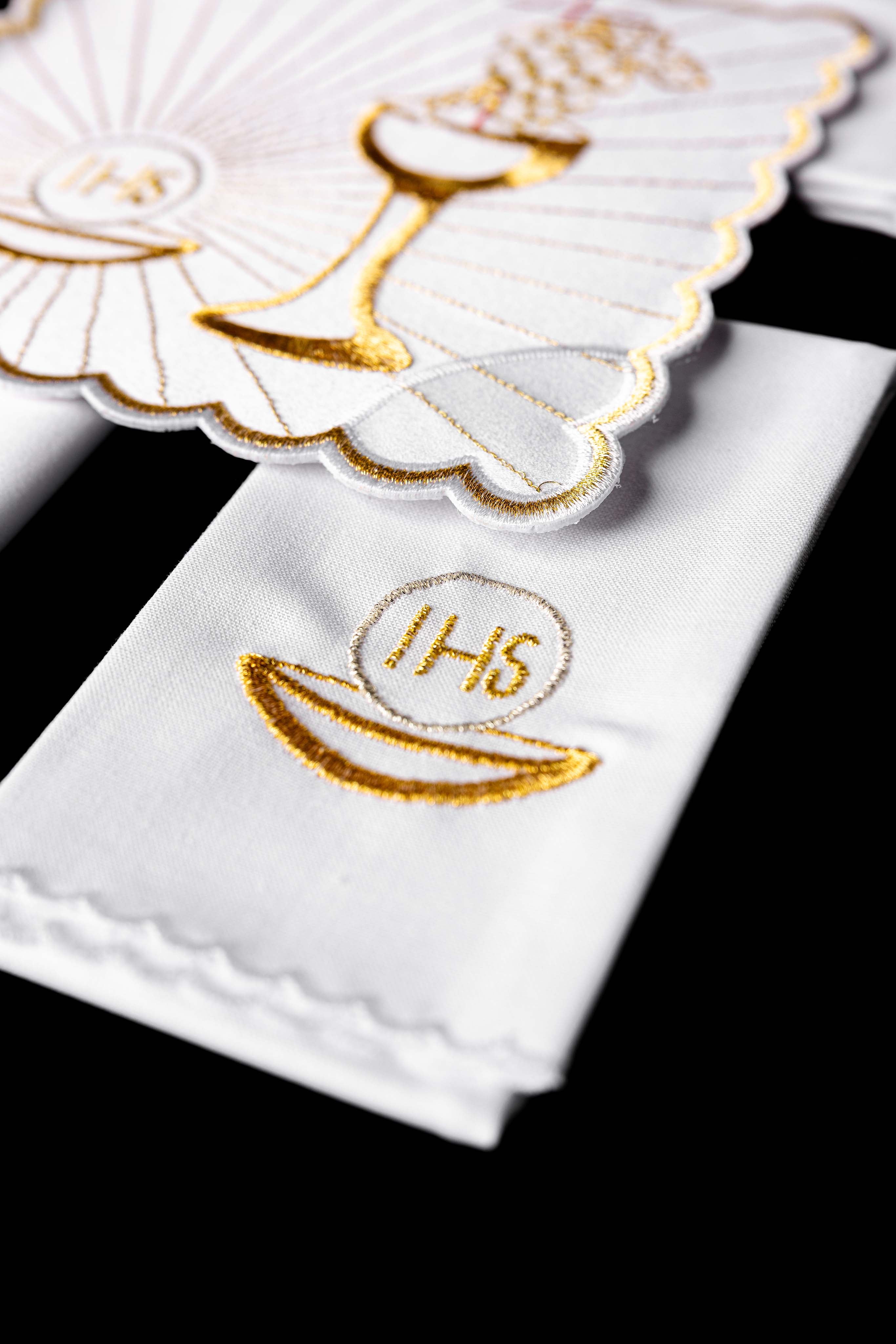 Bielizna kielichowa z haftem Eucharystycznym