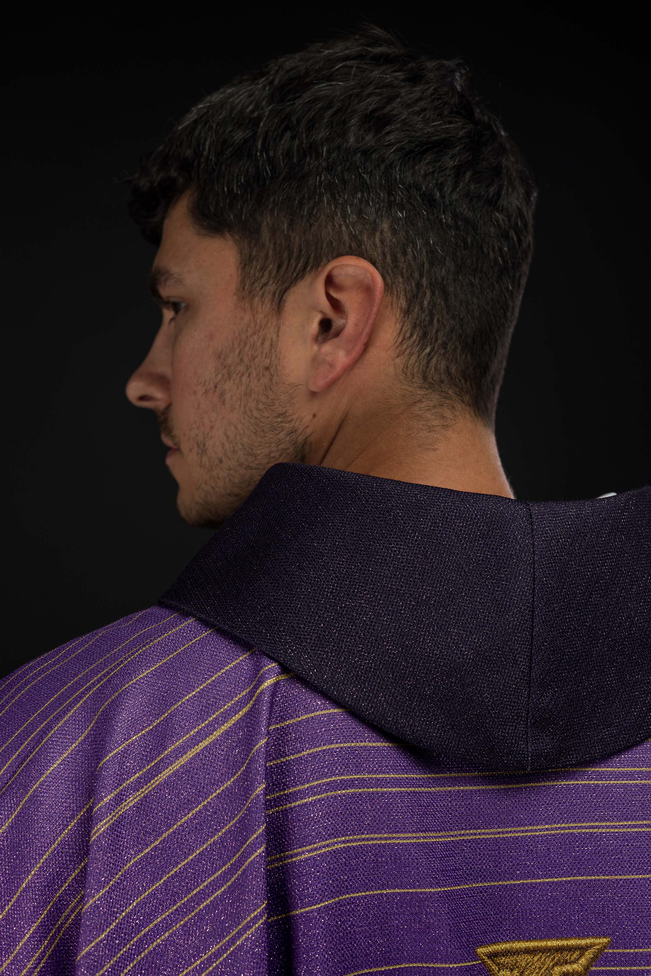 Červený ornát so žakárovým pásom v kríži