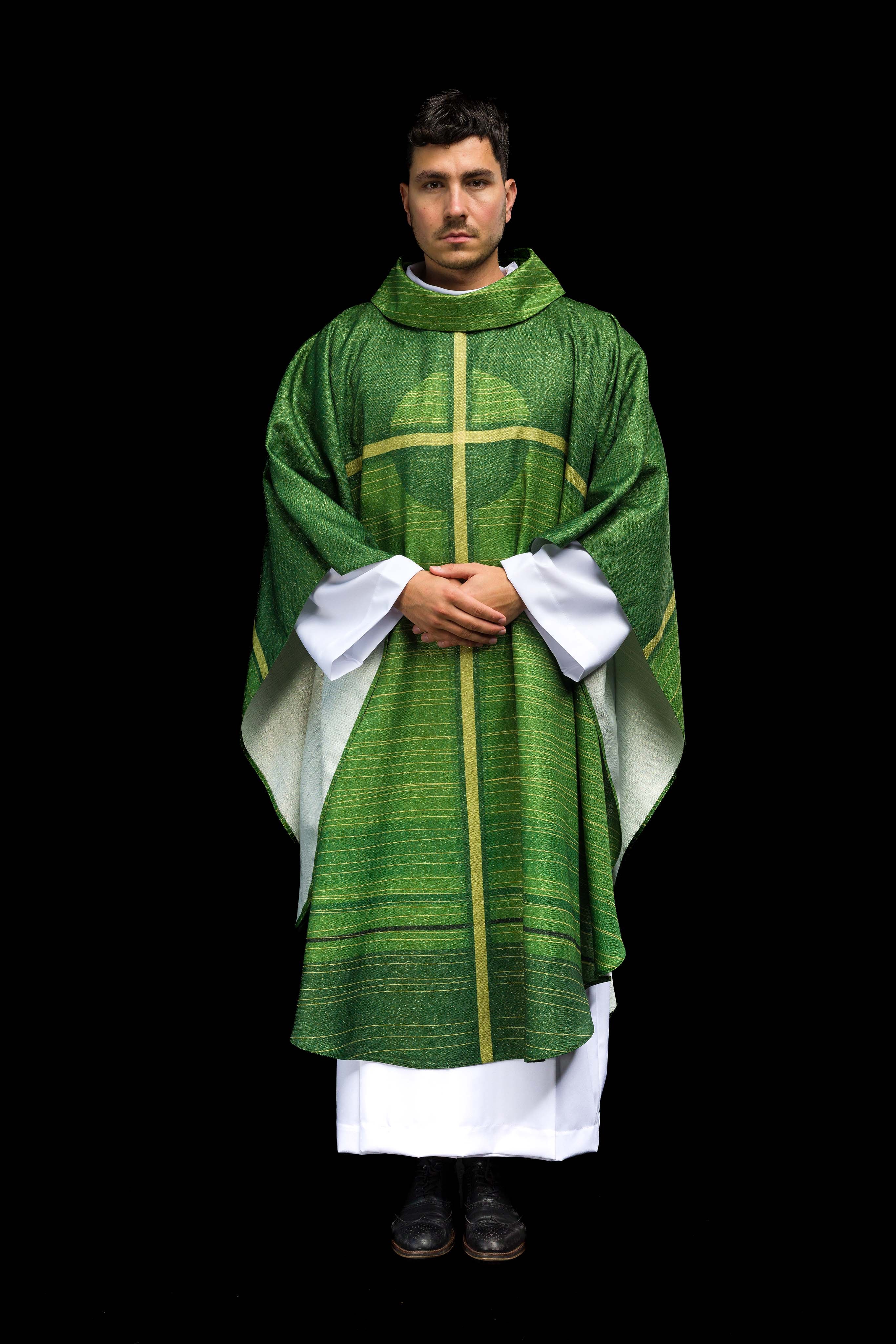 Červený ornát so žakárovým pásom v kríži