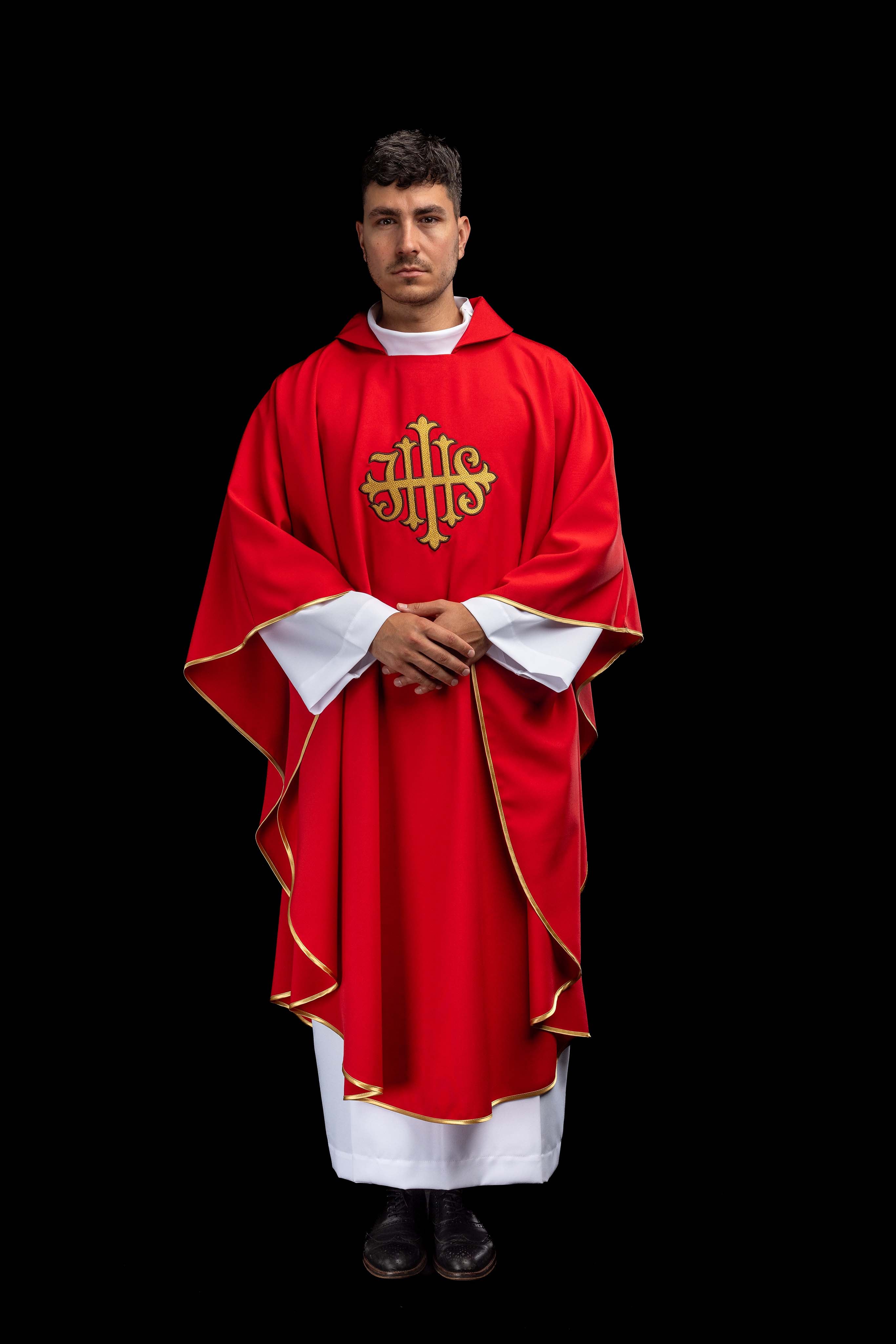 Vyšívaný ornát so symbolom JHS a širokým zeleným golierom