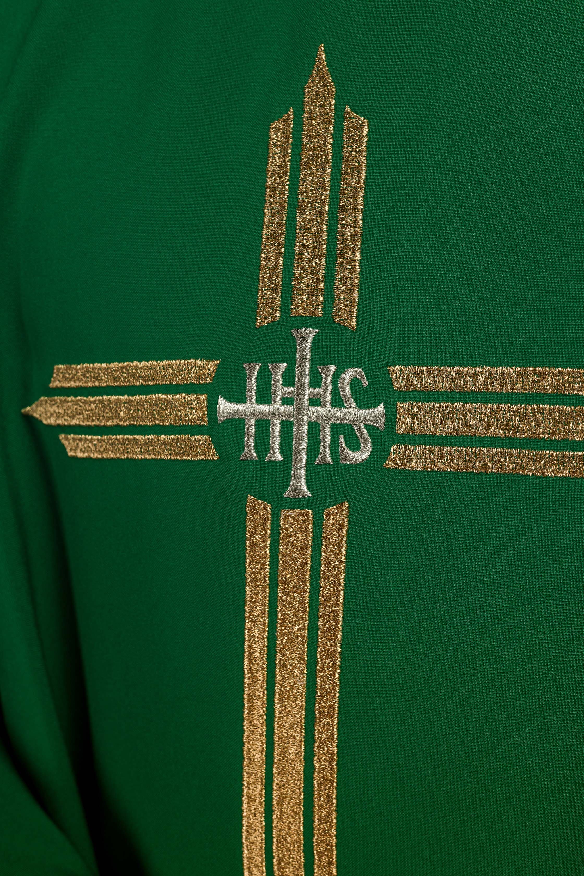 Zielony ornat haftowany z Krzyżem IHS - ORNATY.PL