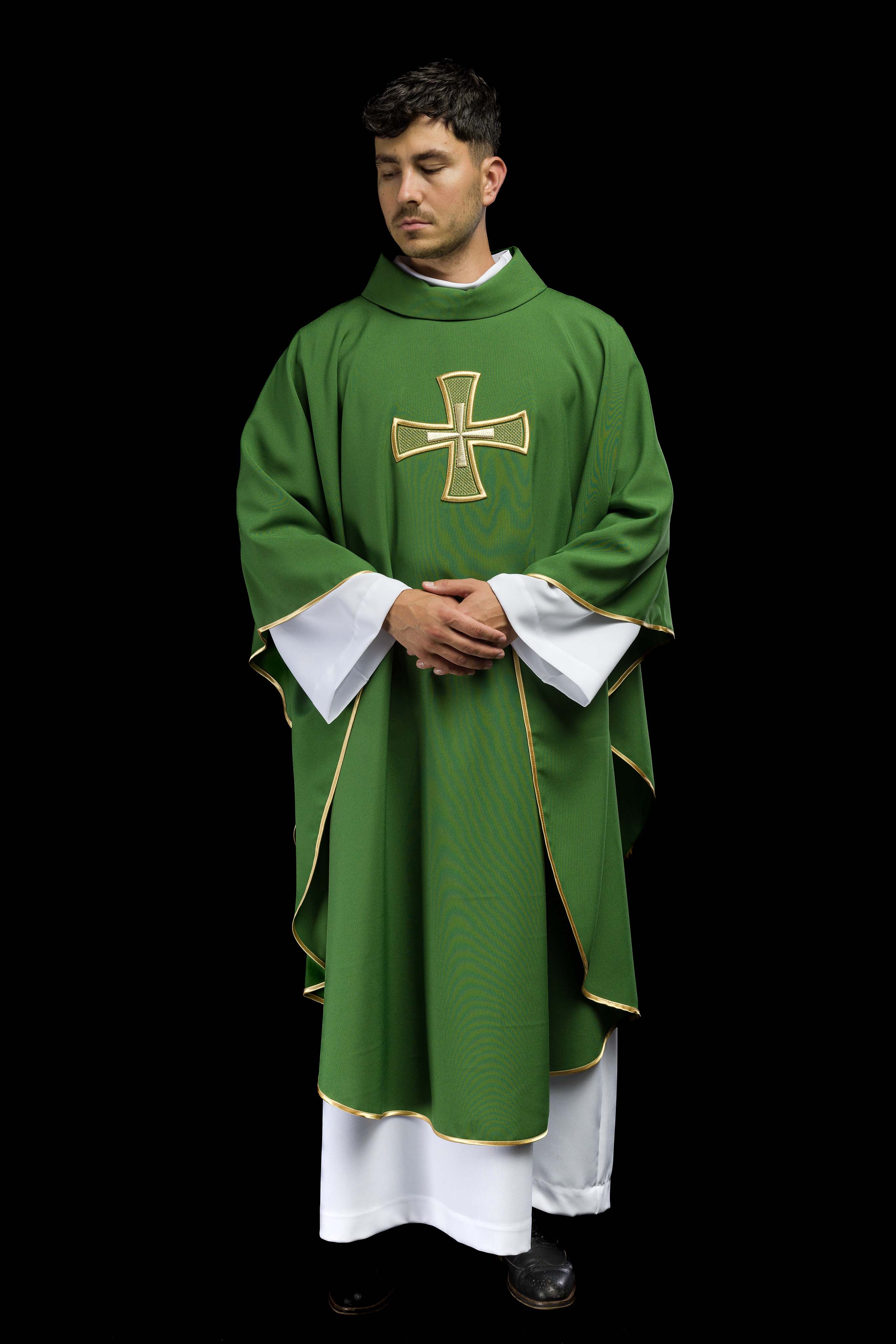 Ornat haftowany Zielony z Motywem Krzyża - ORNATY.PL