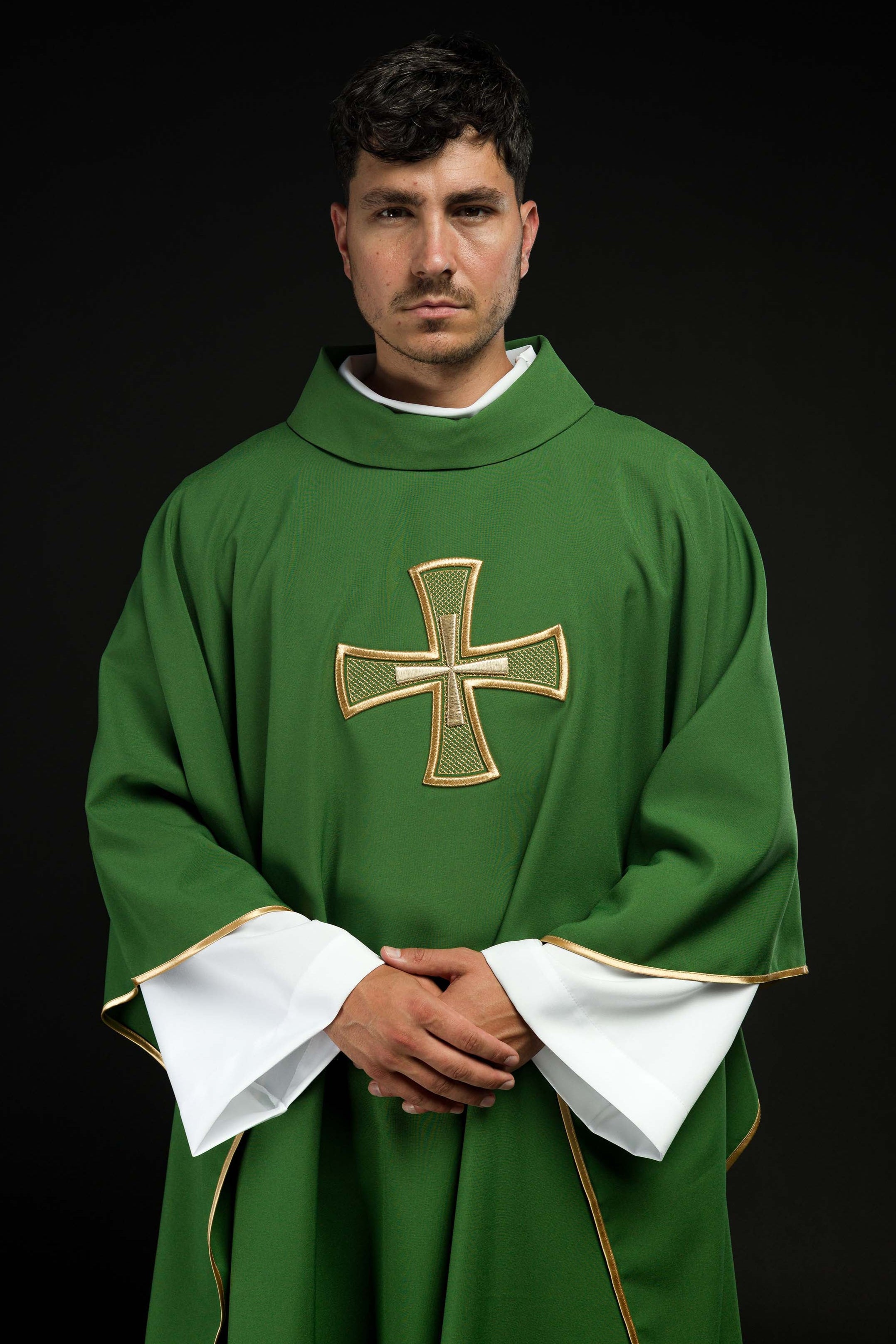 Ornat haftowany Zielony z Motywem Krzyża - ORNATY.PL