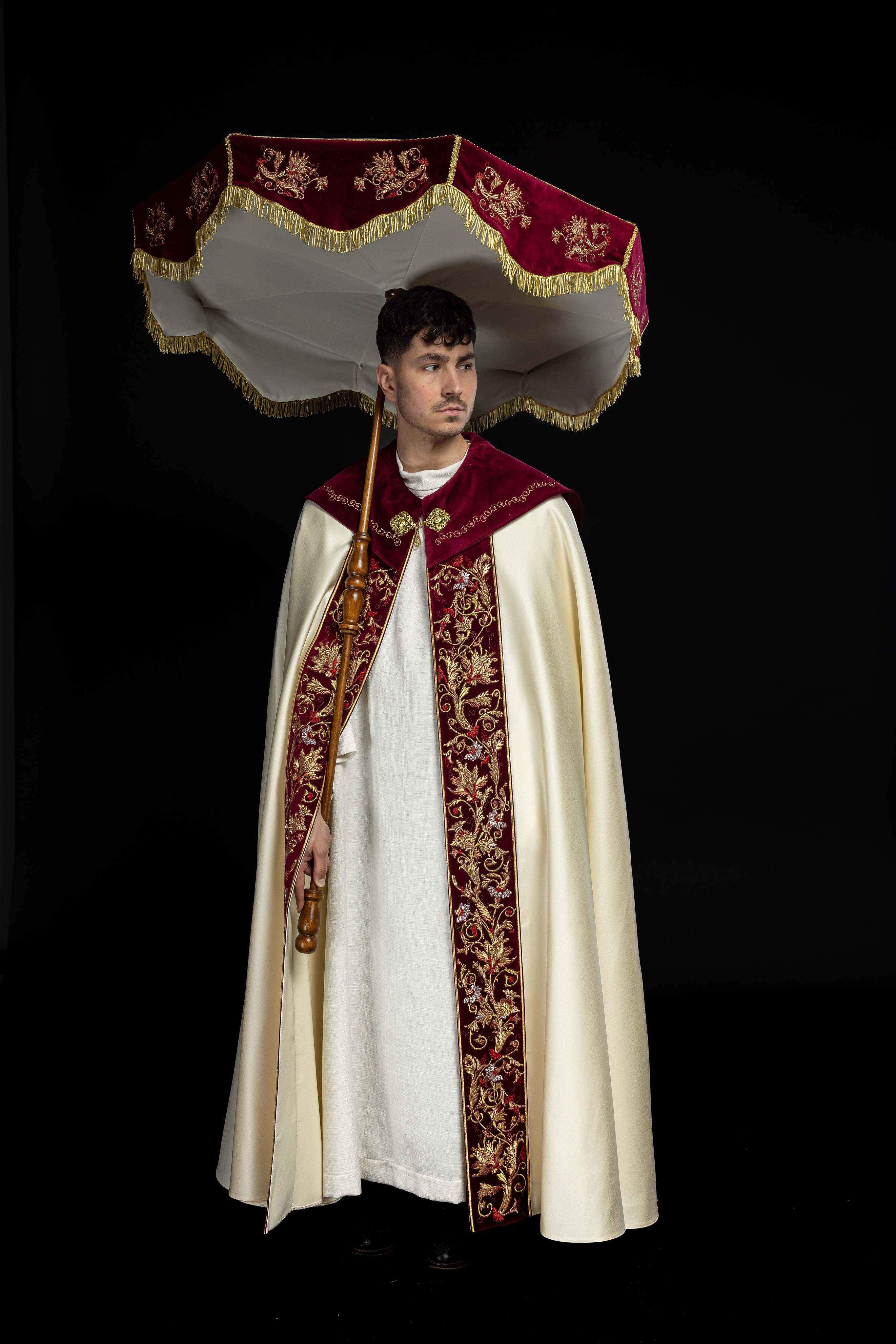 Parasol procesijny bordovo-ekrü s výšivkou