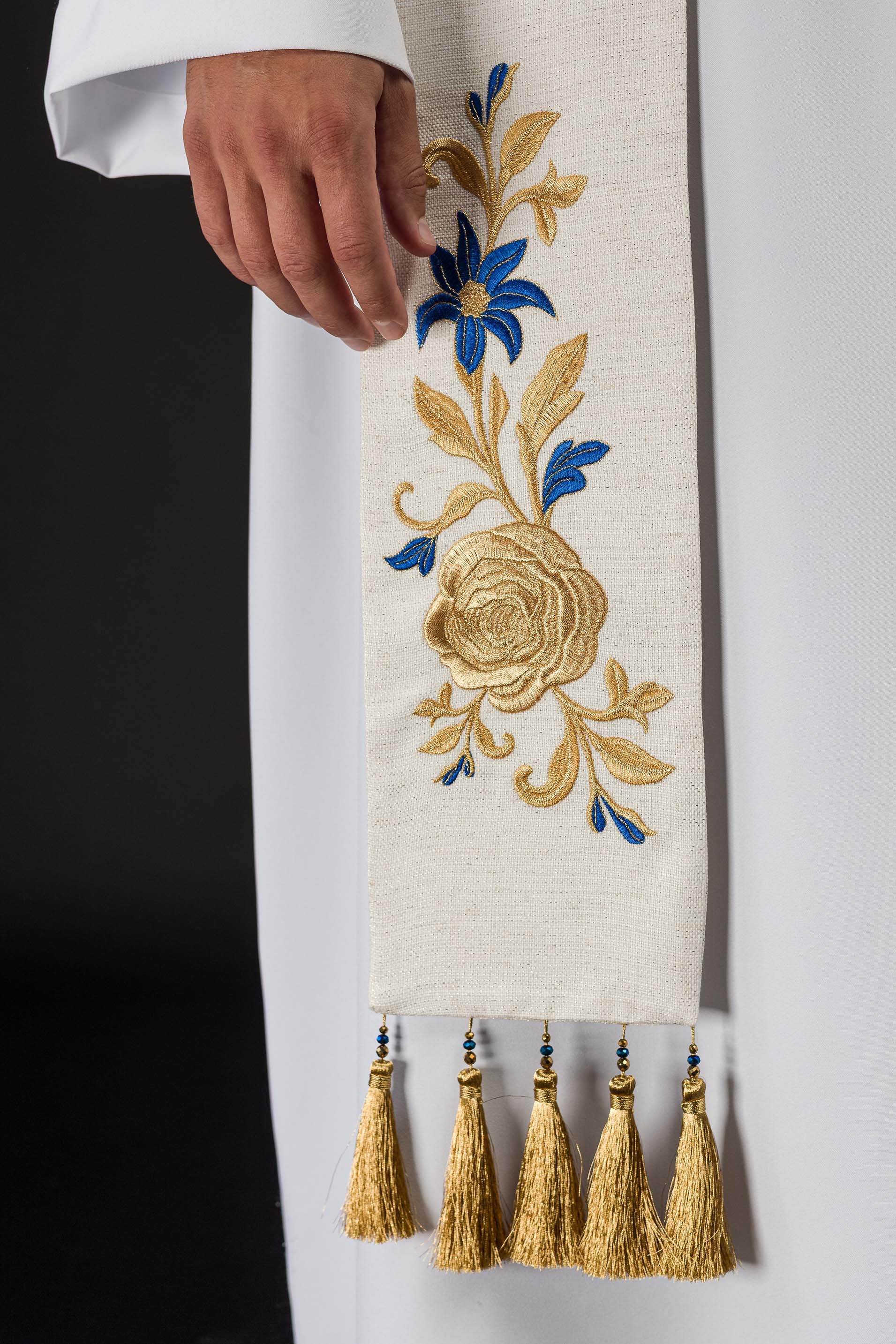 Stuła haftowana z symbolem Maryjnym