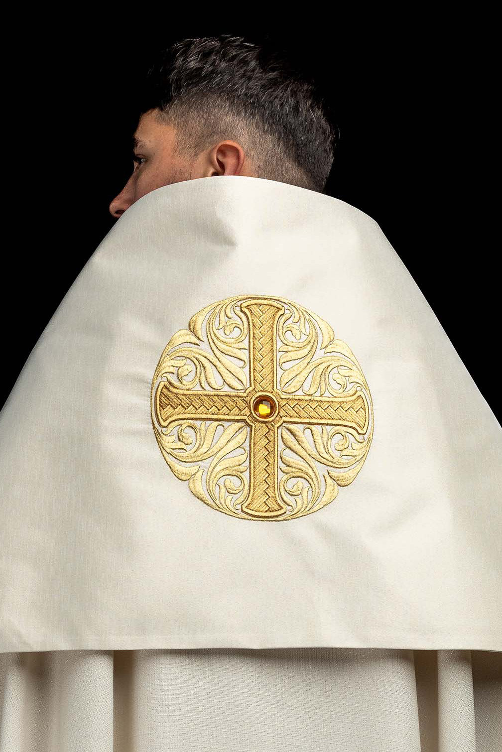 Zlatý liturgický závoj so vzorom kríža
