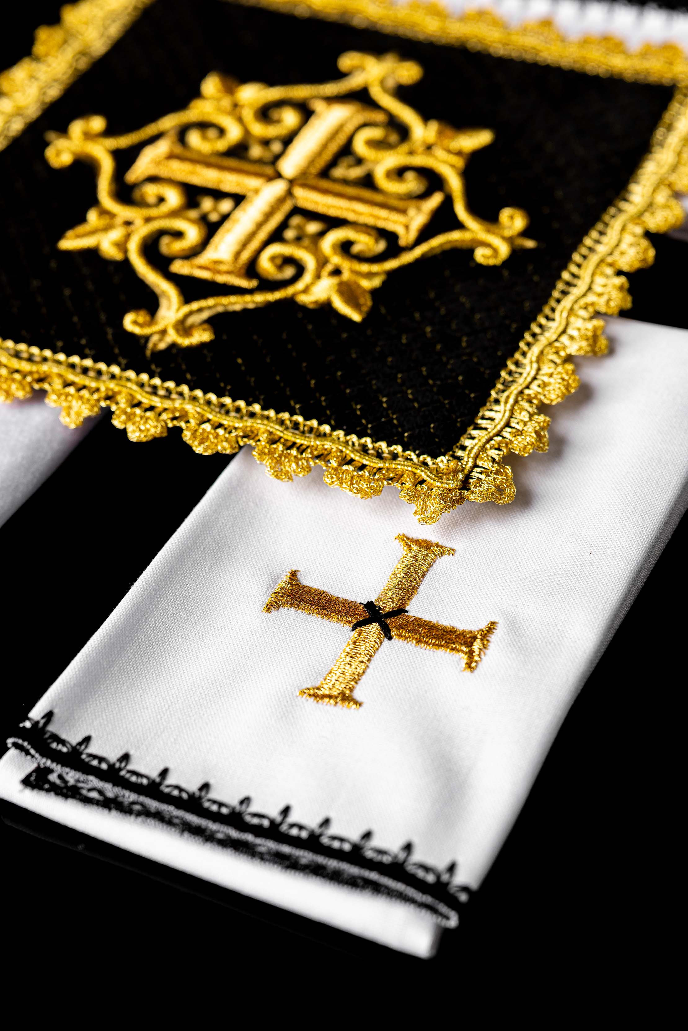 Podprsenka s vyšívaným krížom zamatová zelená