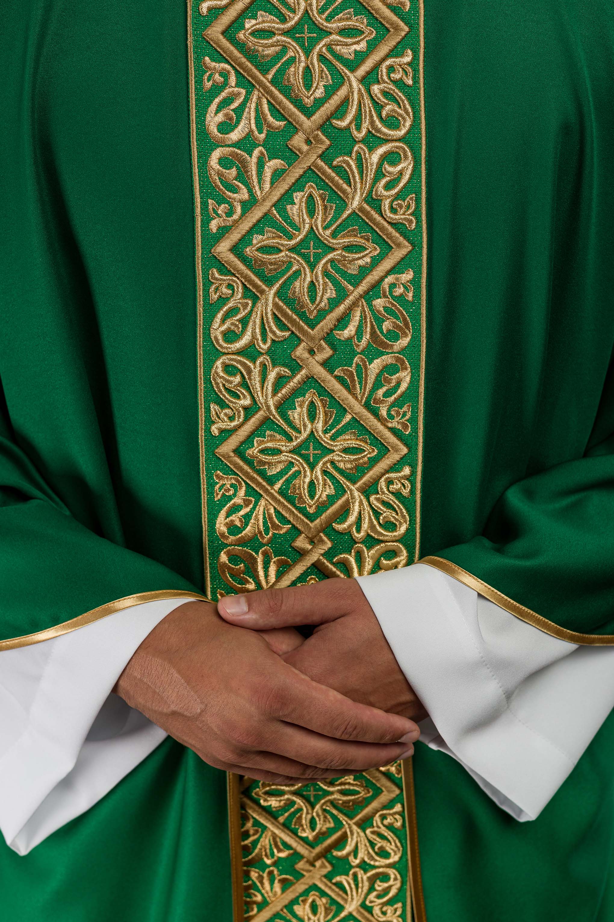 Ornat bogato haftowany motyw florystyczny z krzyżami Zielony - ORNATY.PL