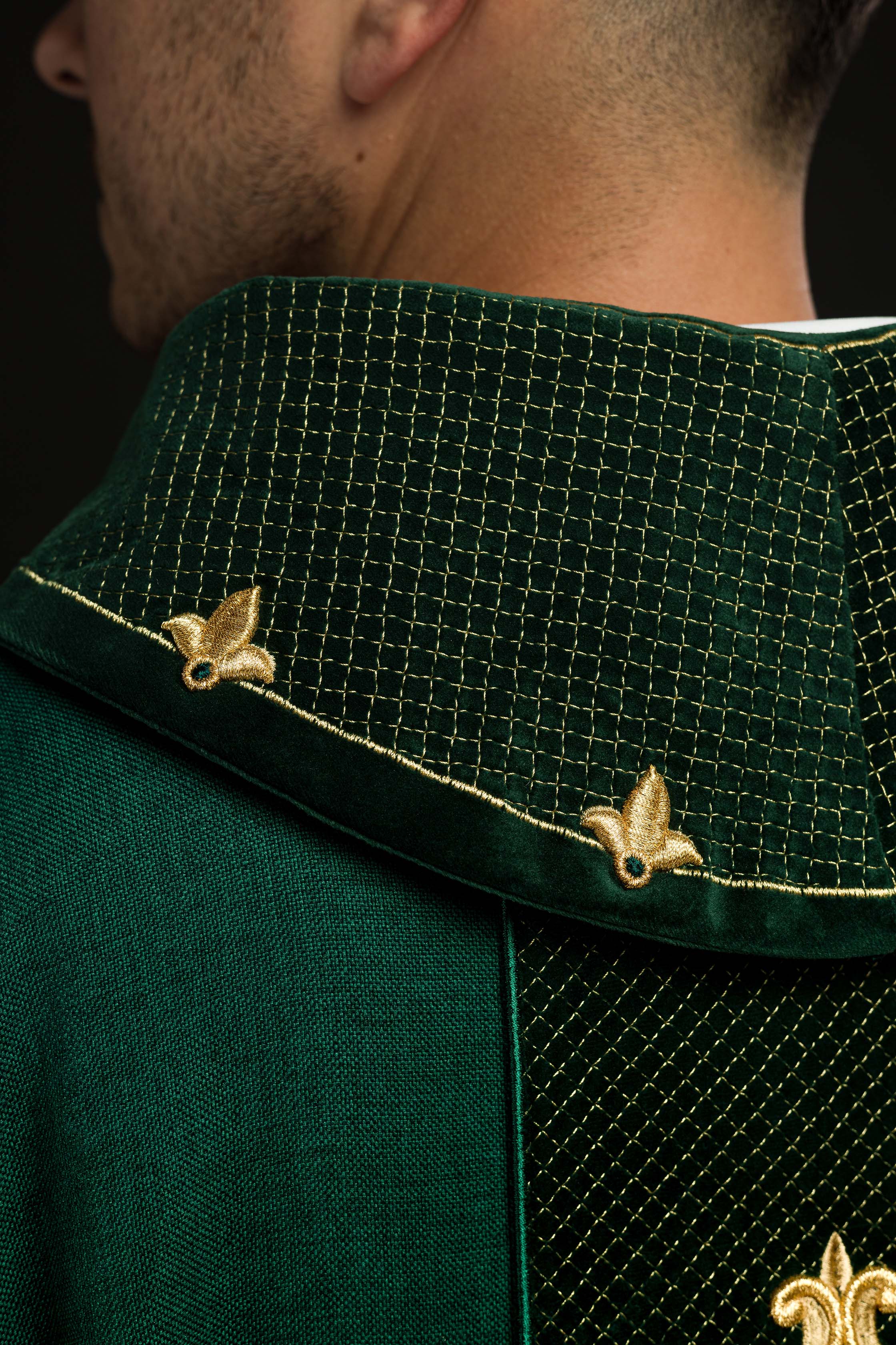 Ornat haftowany na aksamicie z symbolem Krzyż Zielony - ORNATY.PL