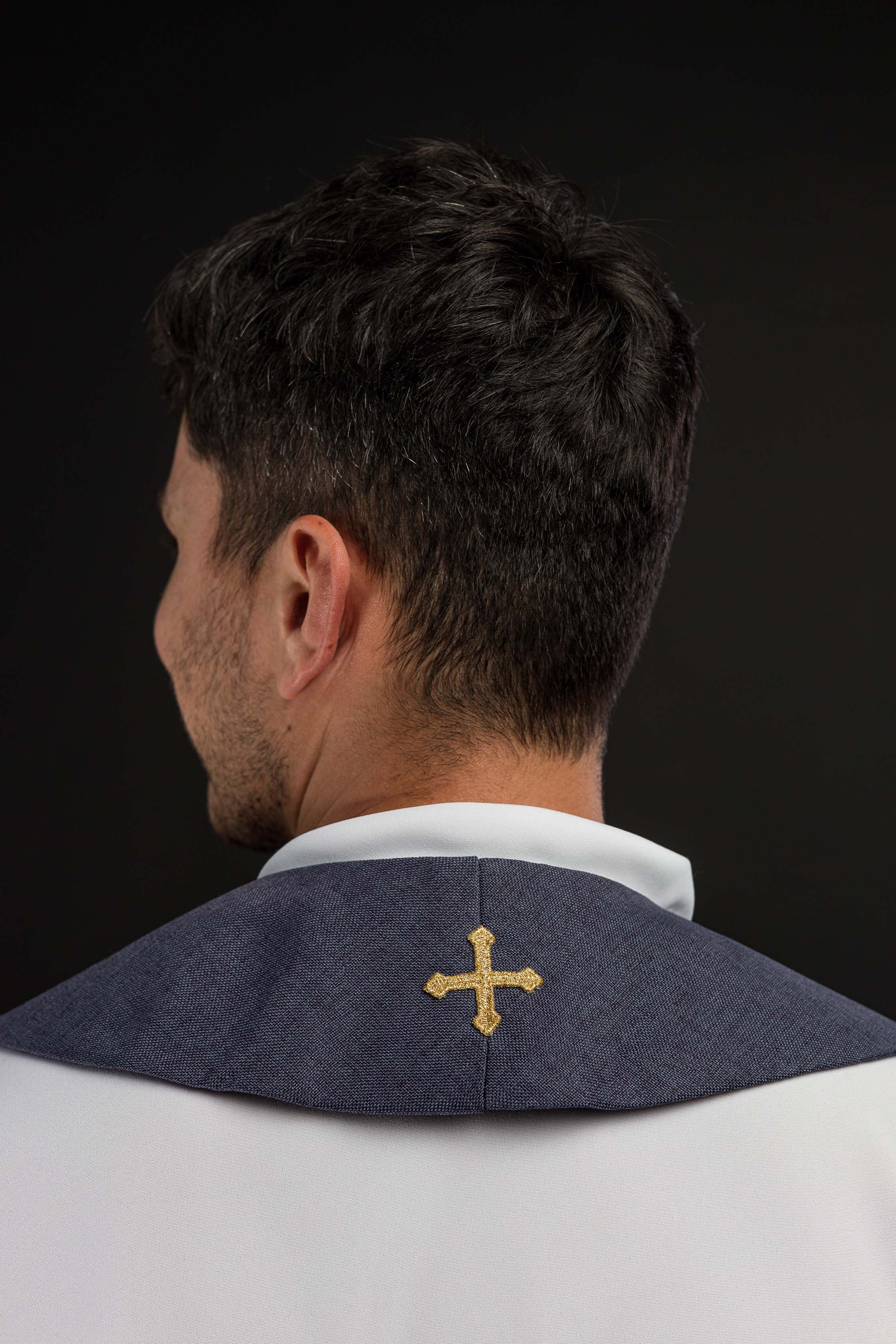 Stuła haftowana aksamitna z motywem IHS fioletowa - ORNATY.PL