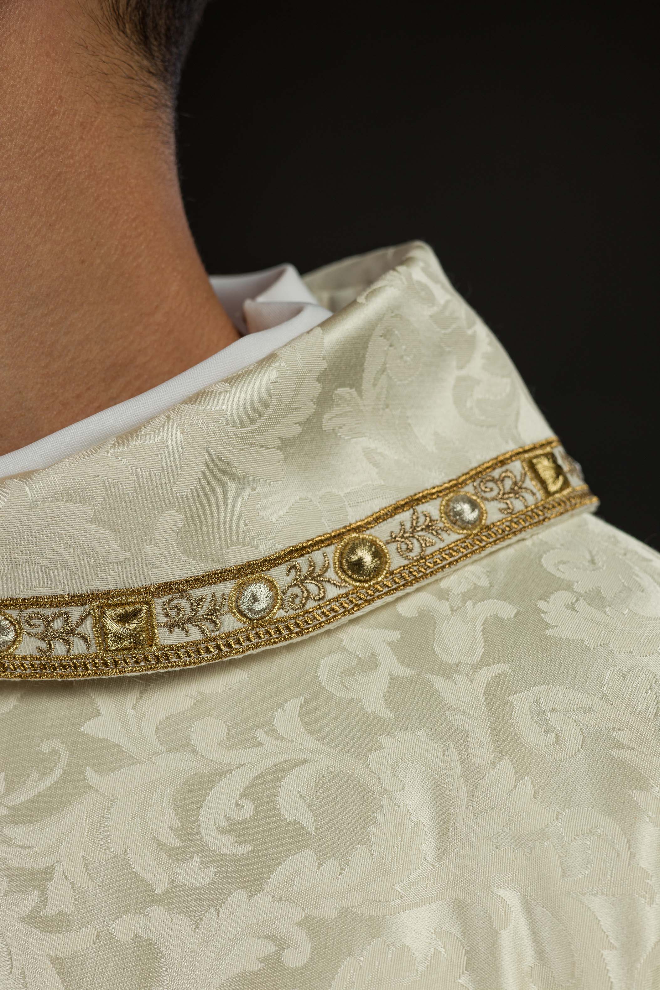 Ornat haftowany na Boże Narodzenie z wizerunkiem Świętej Rodziny - ORNATY.PL