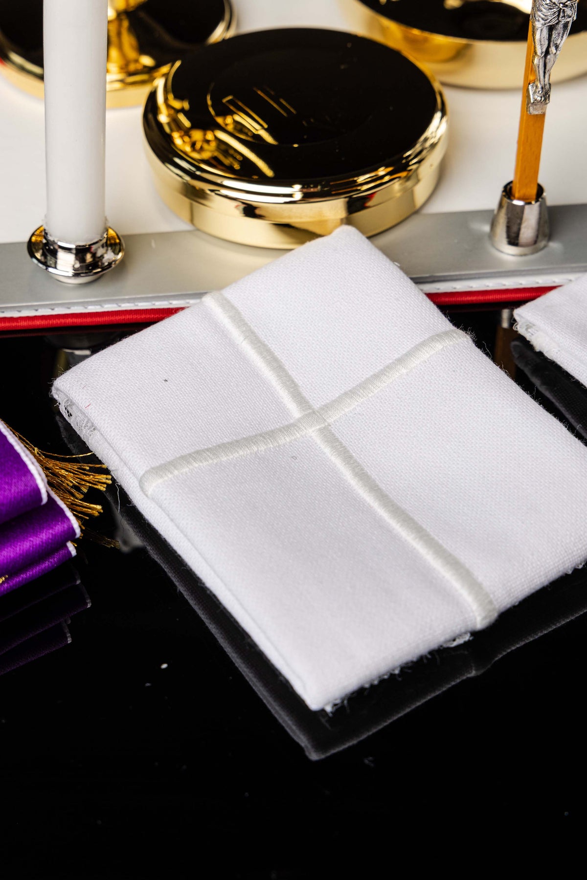 Kufrík na misie s liturgickým vybavením
