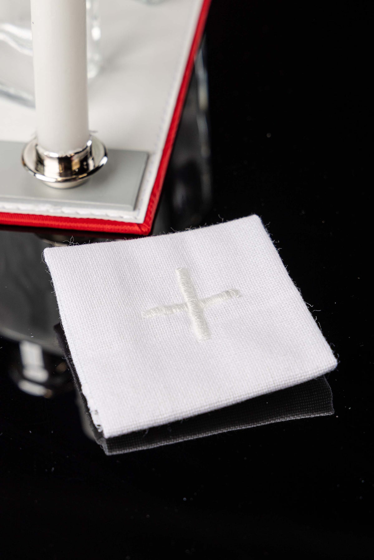 Kufrík na misie s liturgickým vybavením