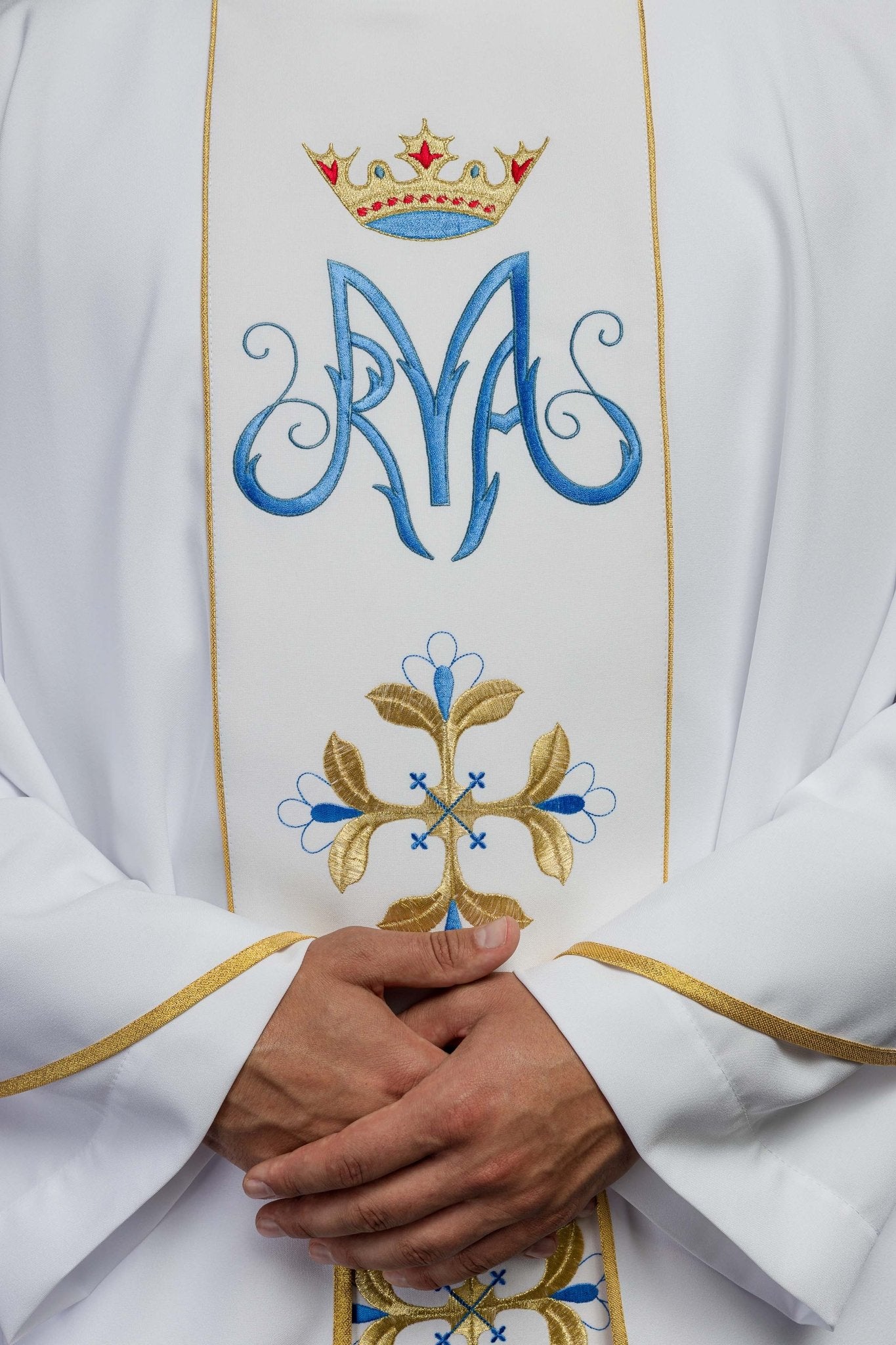 Biały ornat liturgiczny maryjny z pasem
