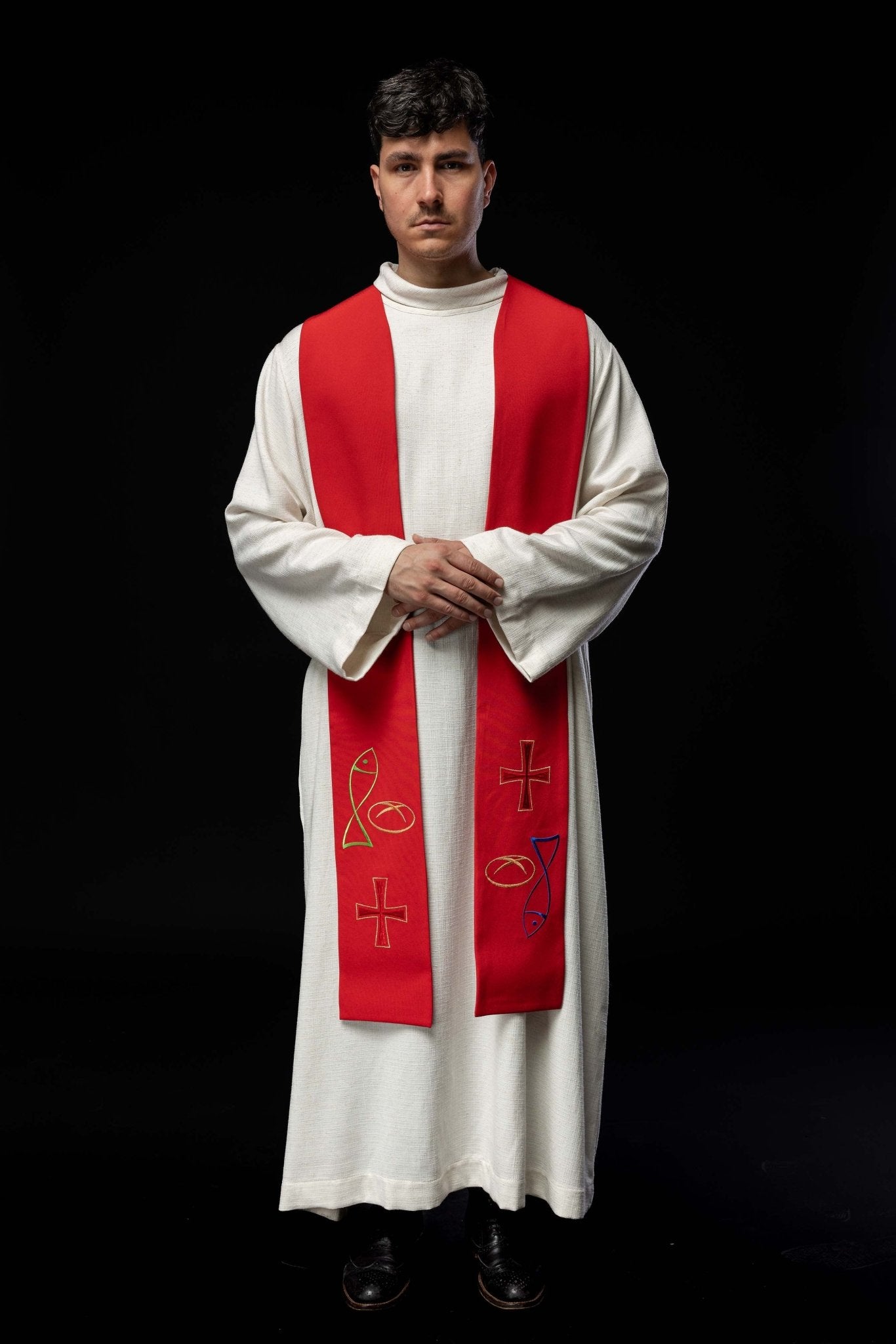 Czerwona stuła kapłańska haftowana z motywem Ryba Chleb Krzyż