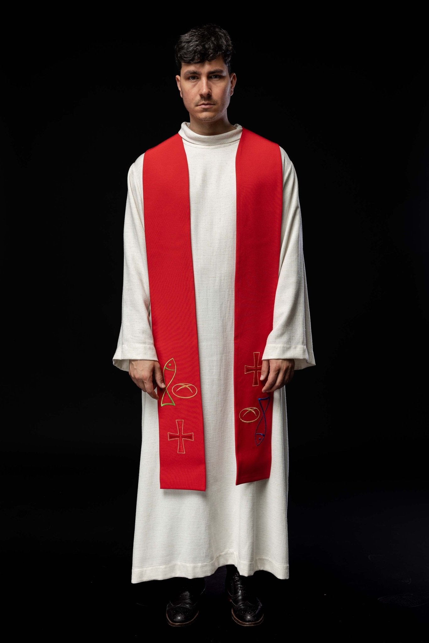 Czerwona stuła kapłańska haftowana z motywem Ryba Chleb Krzyż