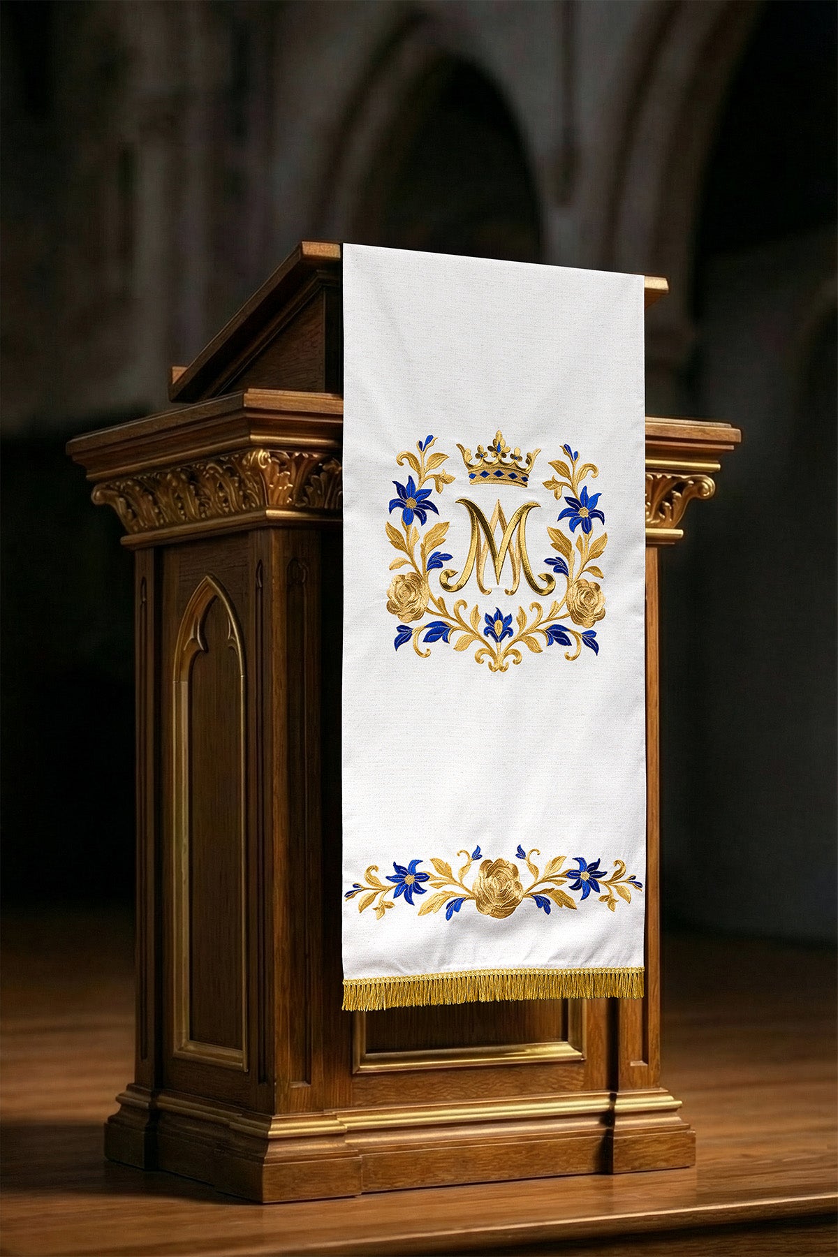 Serweta na lektorium z haftem maryjnym ecru - ORNATY.PL
