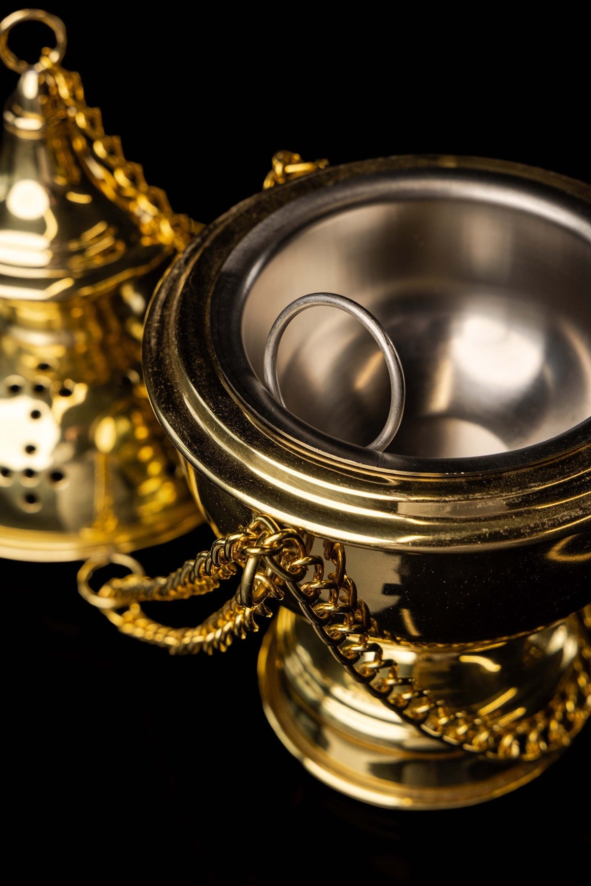 Mosiężny trybularz liturgiczny