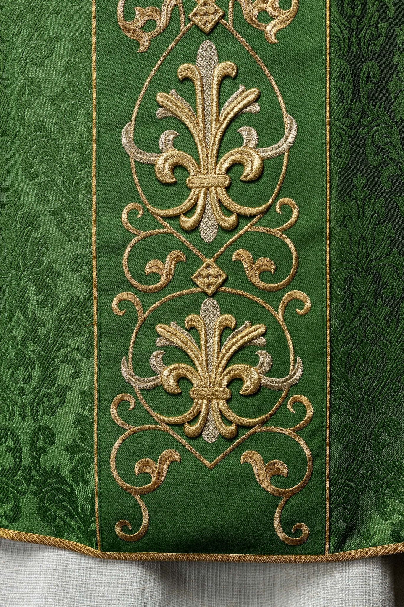 Ornat haftowany IHS Zielony Ozdobna Tkanina