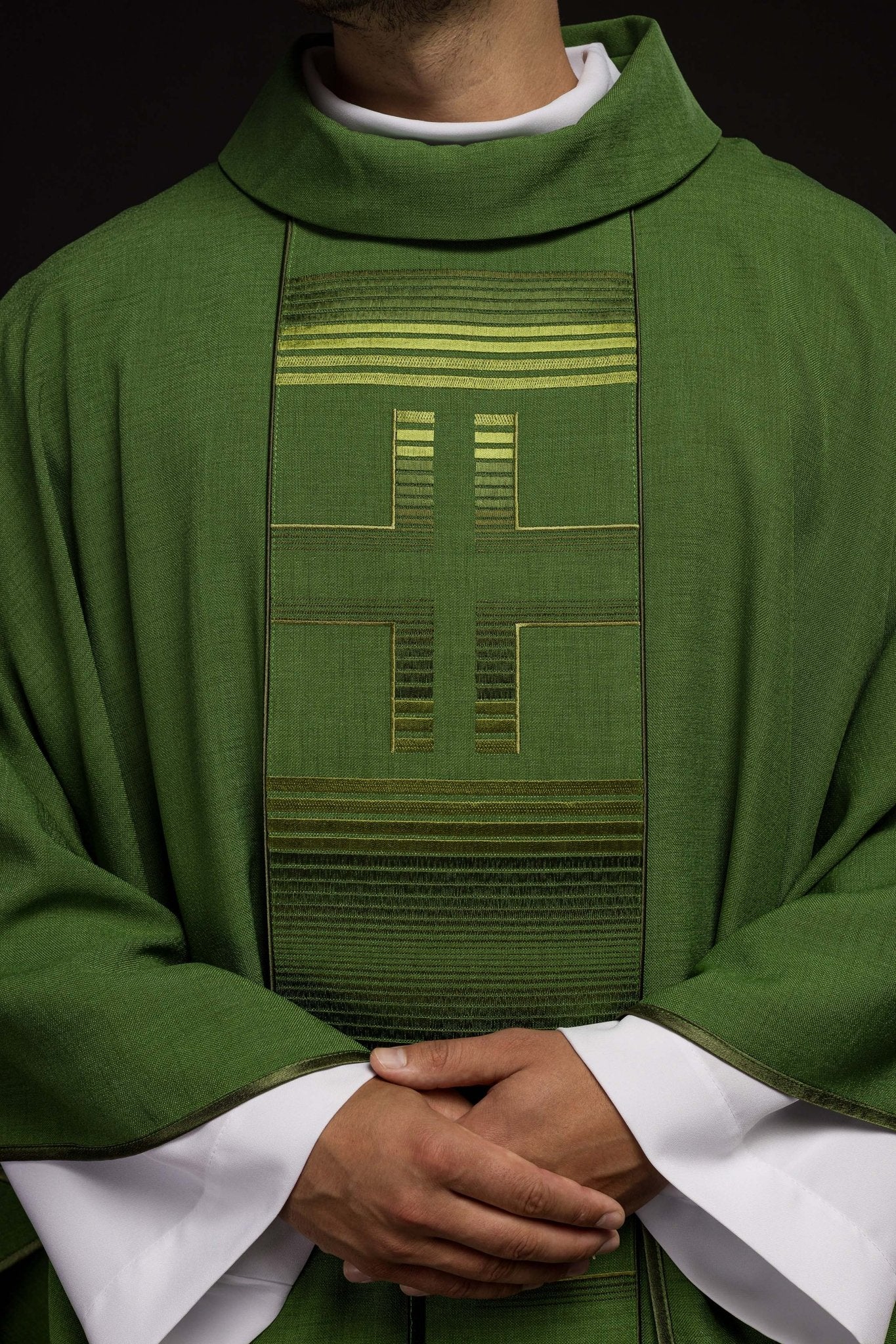 Ornat haftowany z Krzyżami w kolorze zielonym