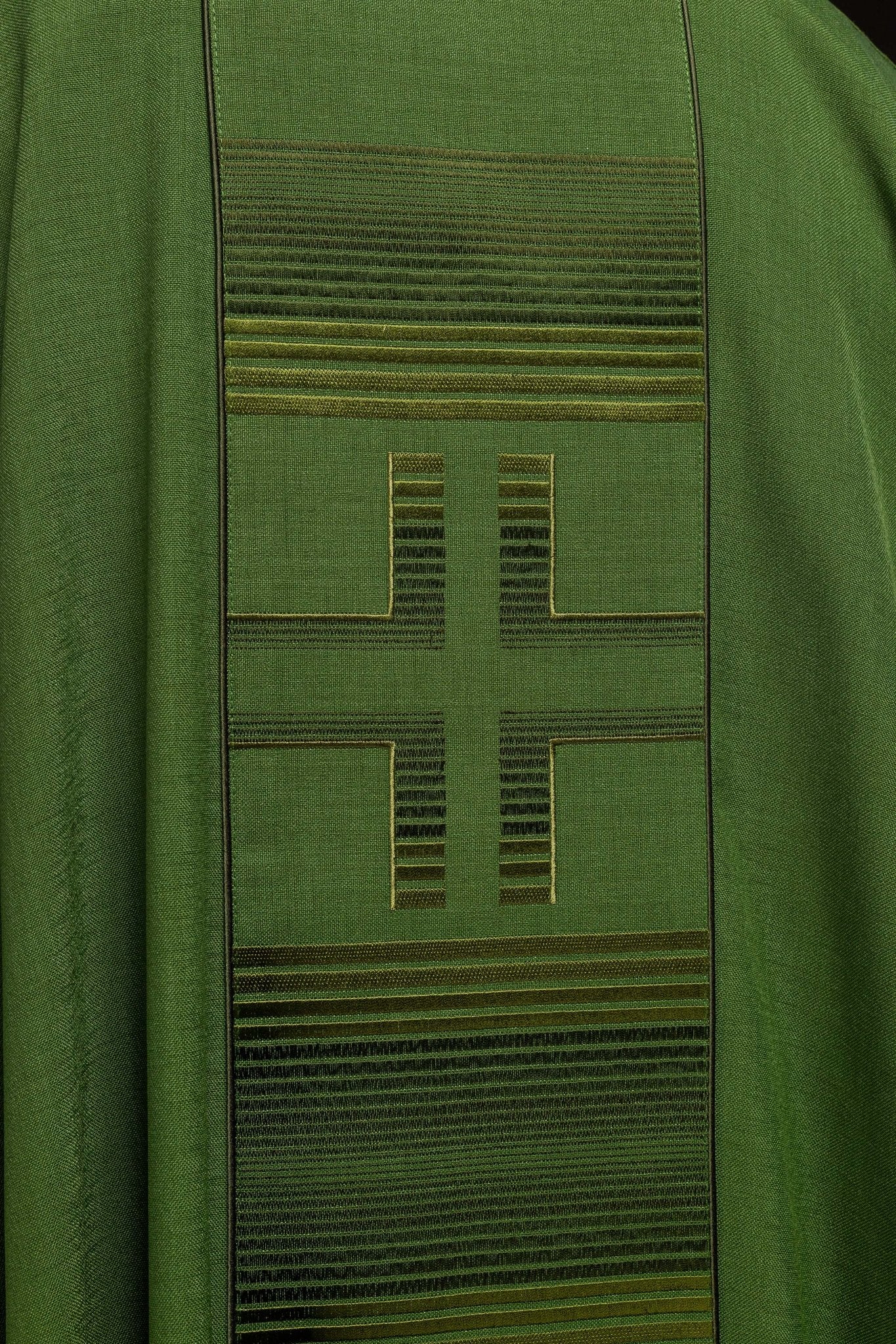 Ornat haftowany z Krzyżami w kolorze zielonym