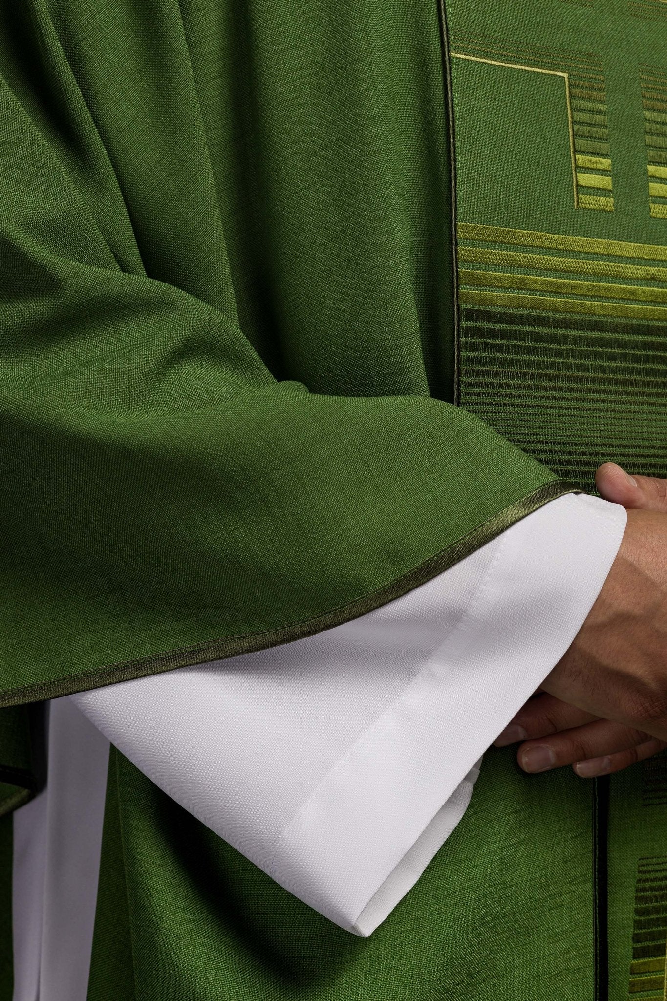 Ornat haftowany z Krzyżami w kolorze zielonym