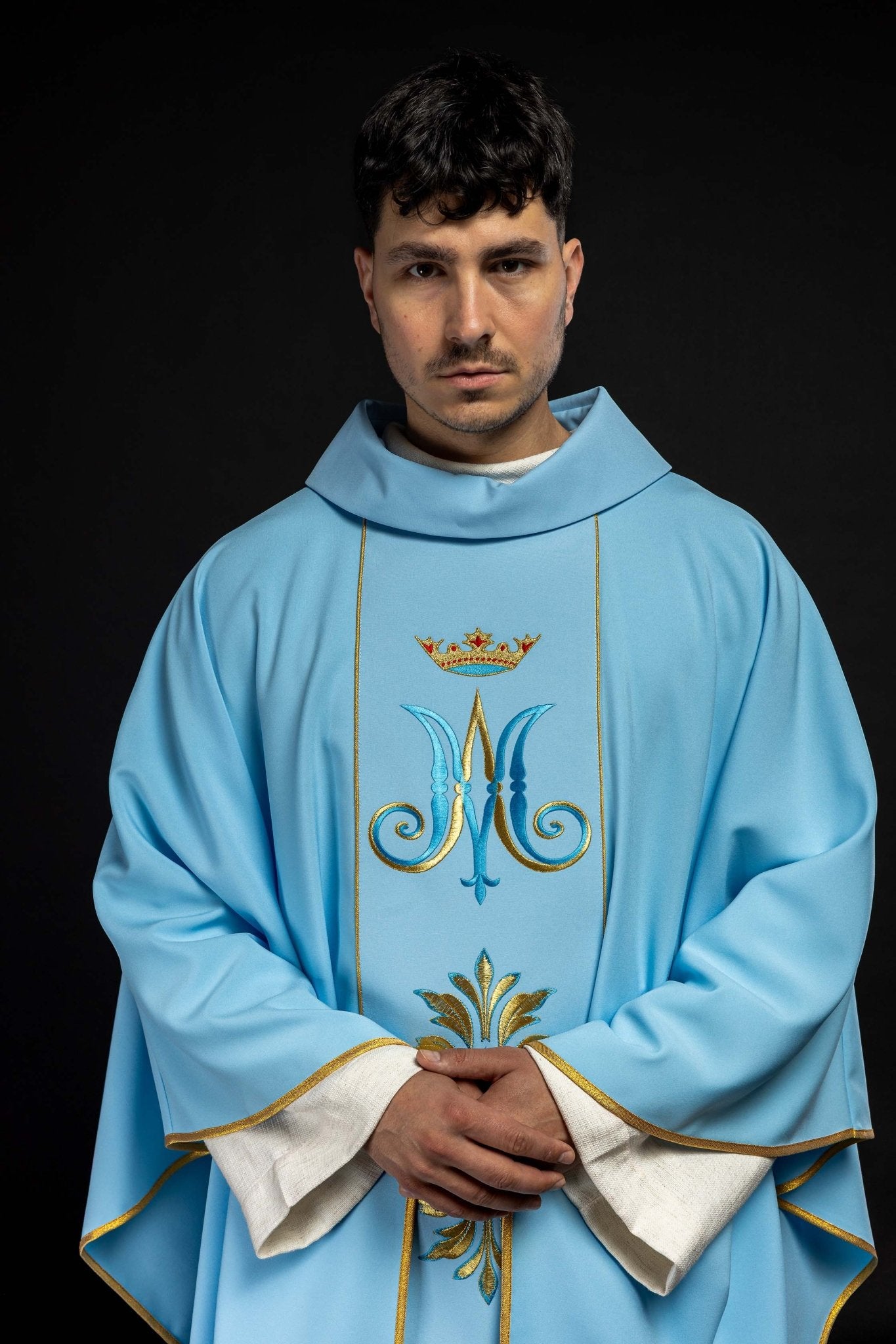 Ornat haftowany z motywem Maryjnym Niebieski