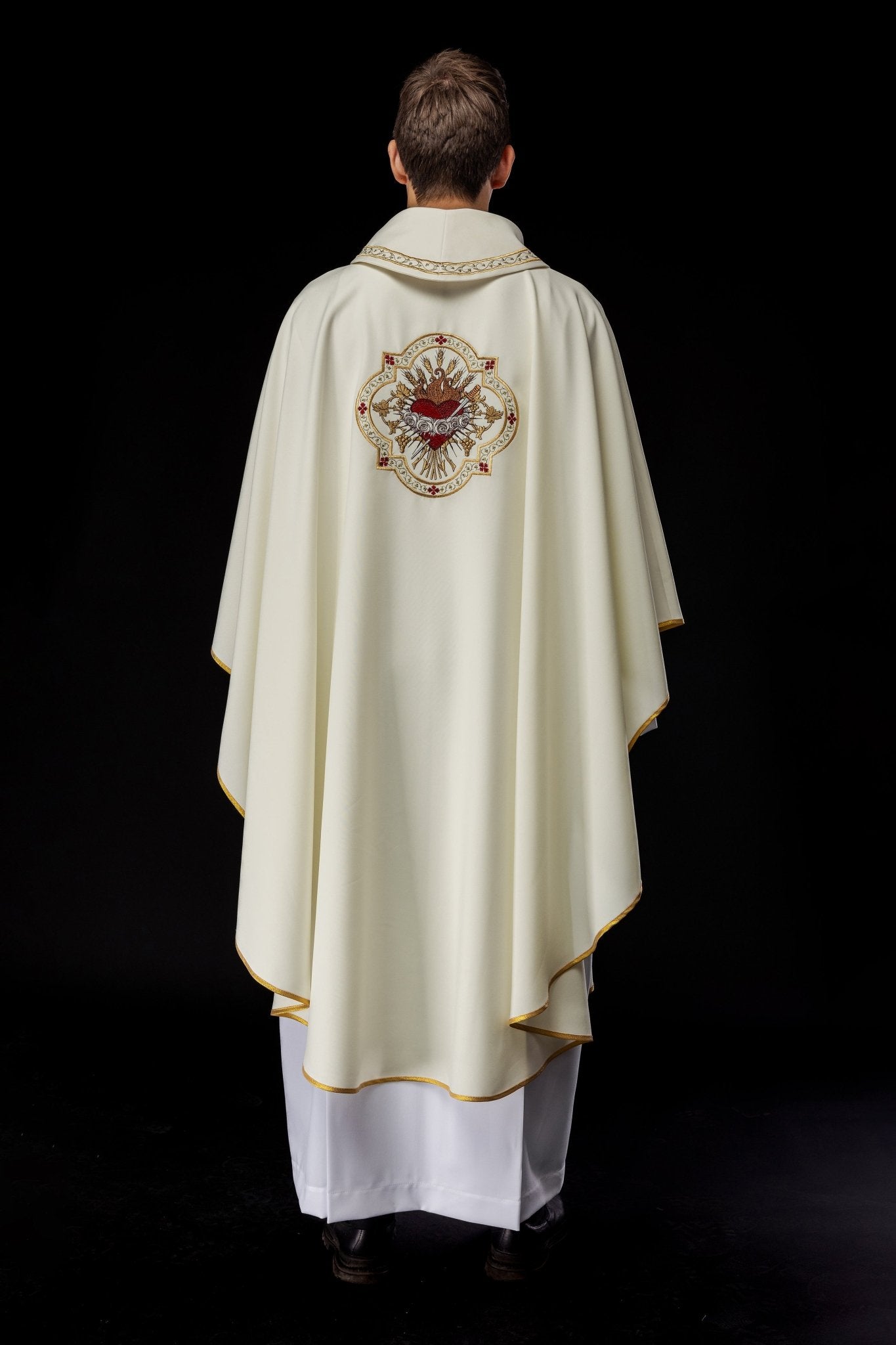 Ornat haftowany z motywem Serca Maryi