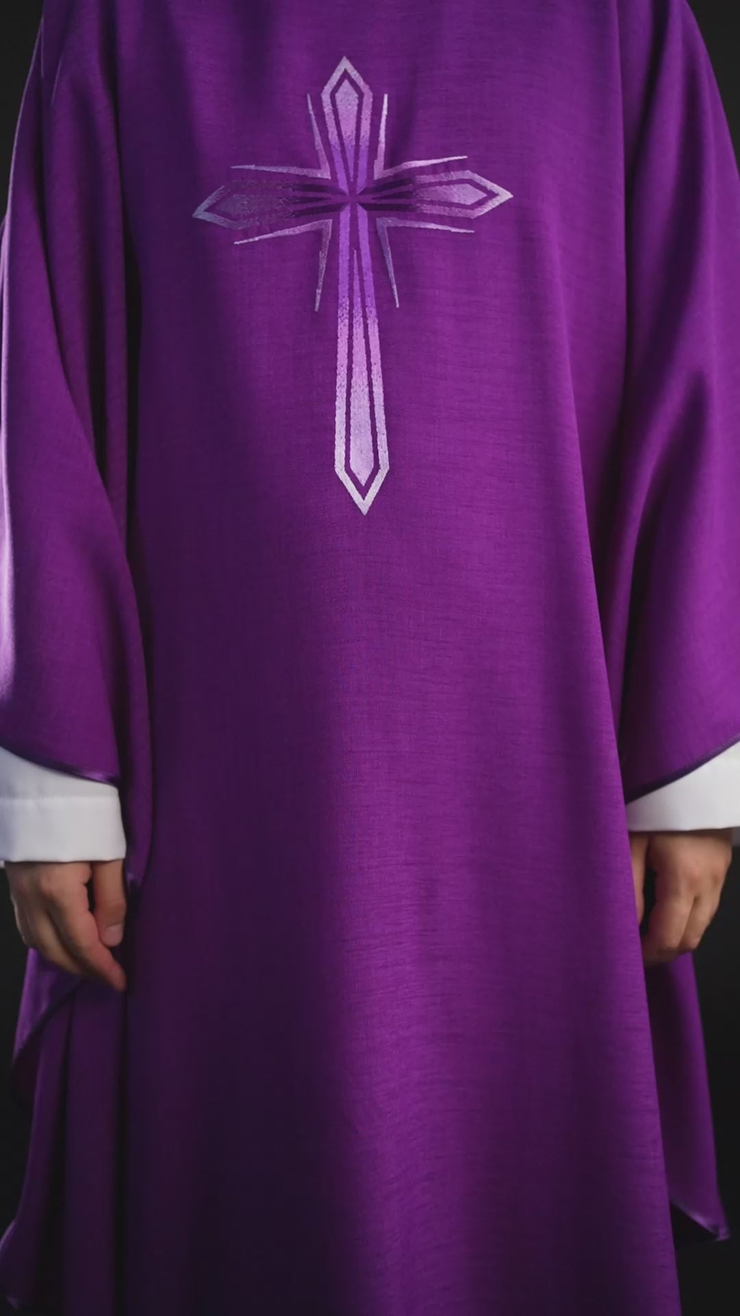 Ornát vyšívaný fialový