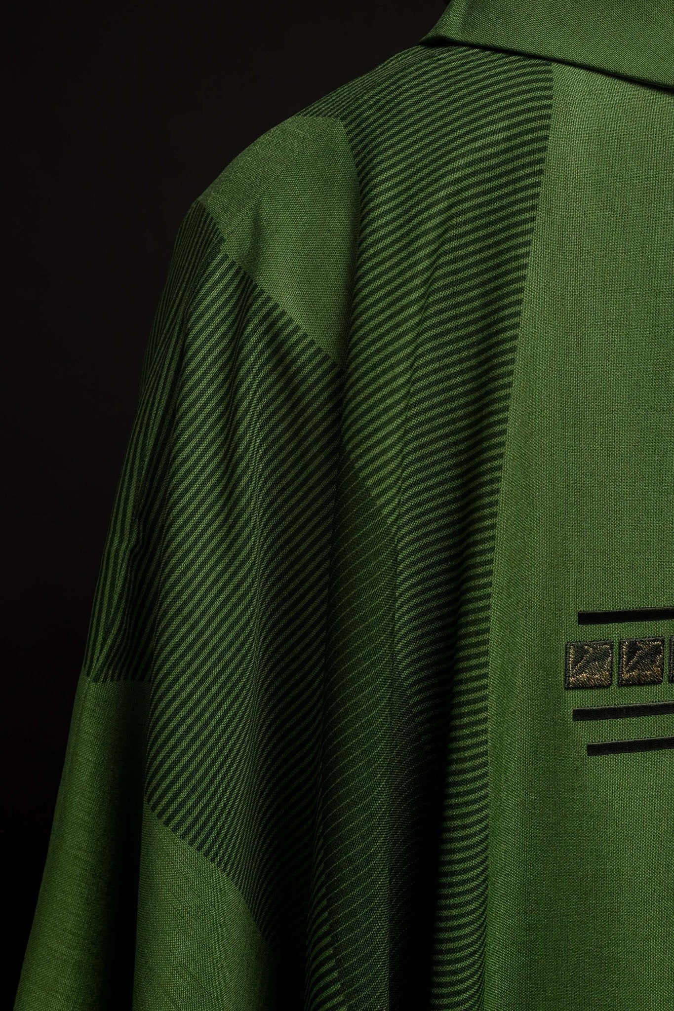 Zielony ornat liturgiczny z krzyżem