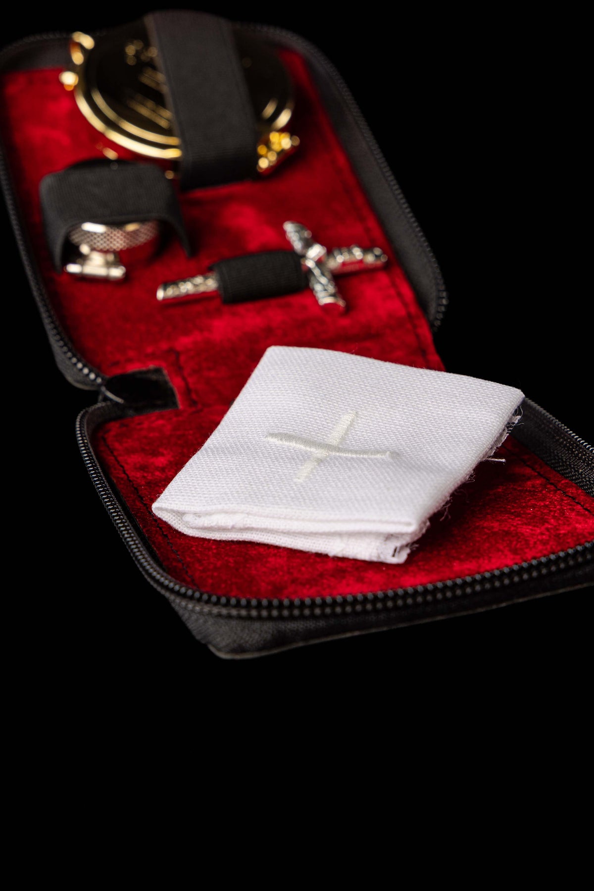 Bursa s liturgickým vybavením v pevnom puzdre