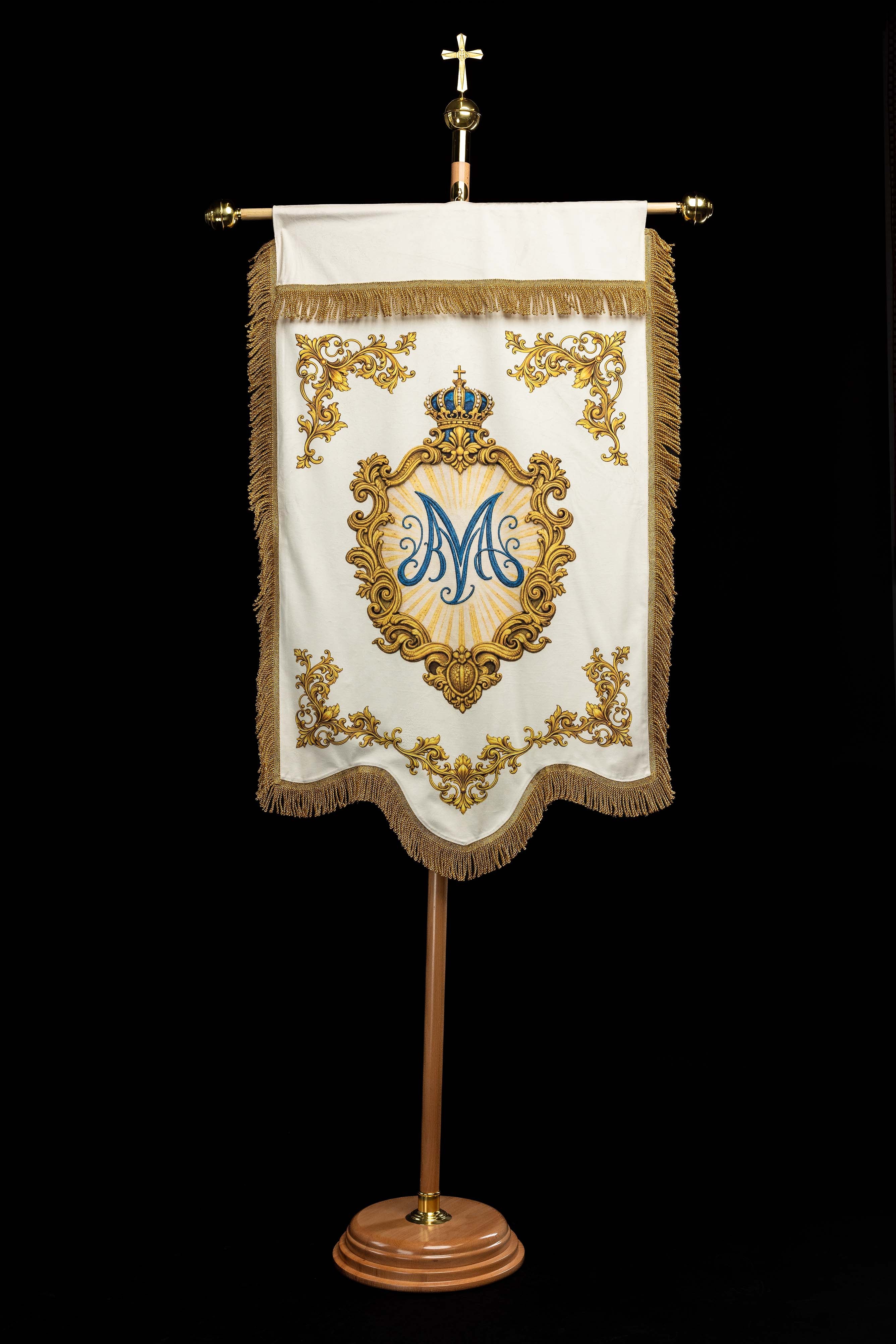 Obojstranne potlačená námorná zástava so symbolom Srdca a monogramom