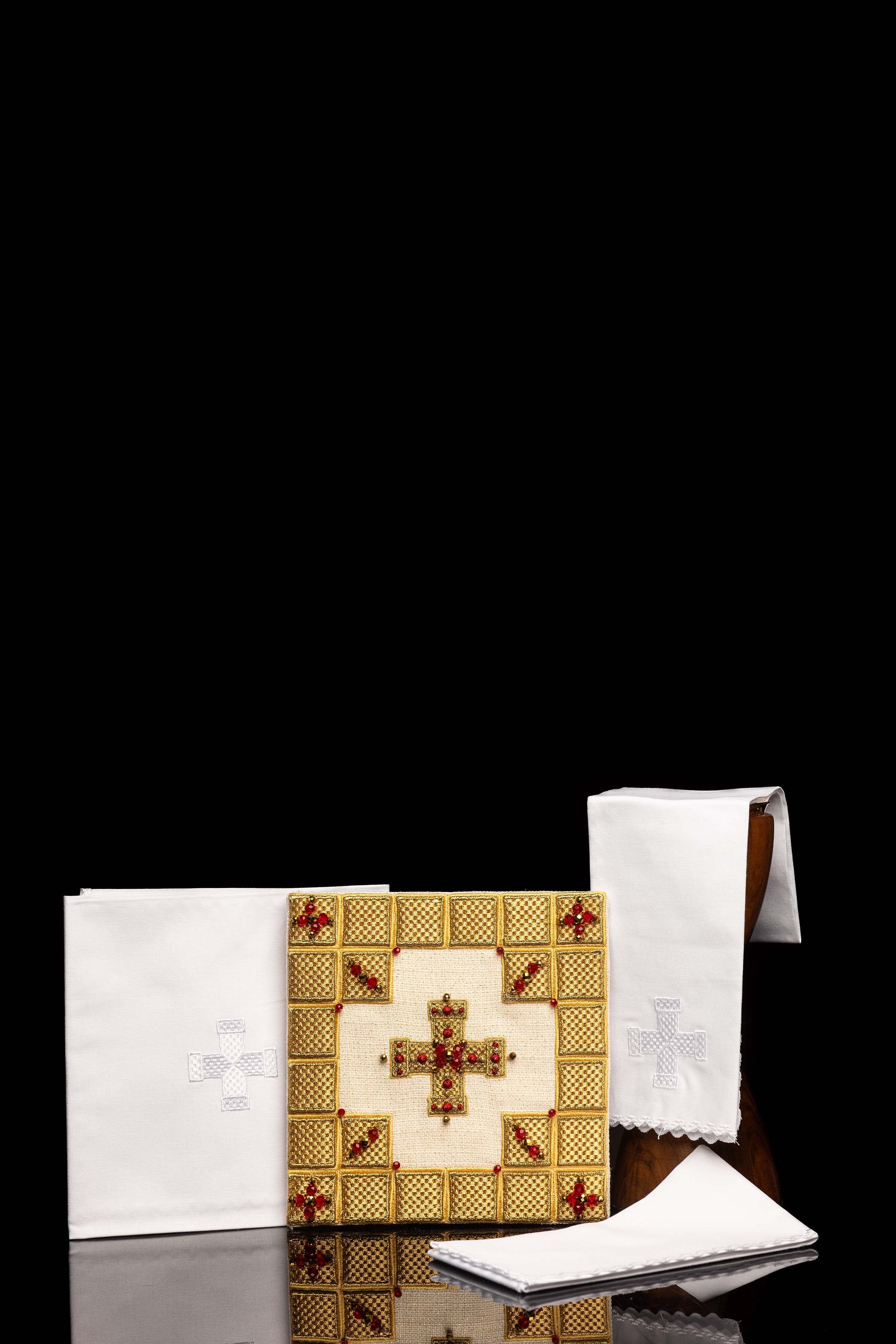 Ručne vyrobená stuľa s prírodnými kameňmi Handmade 2011