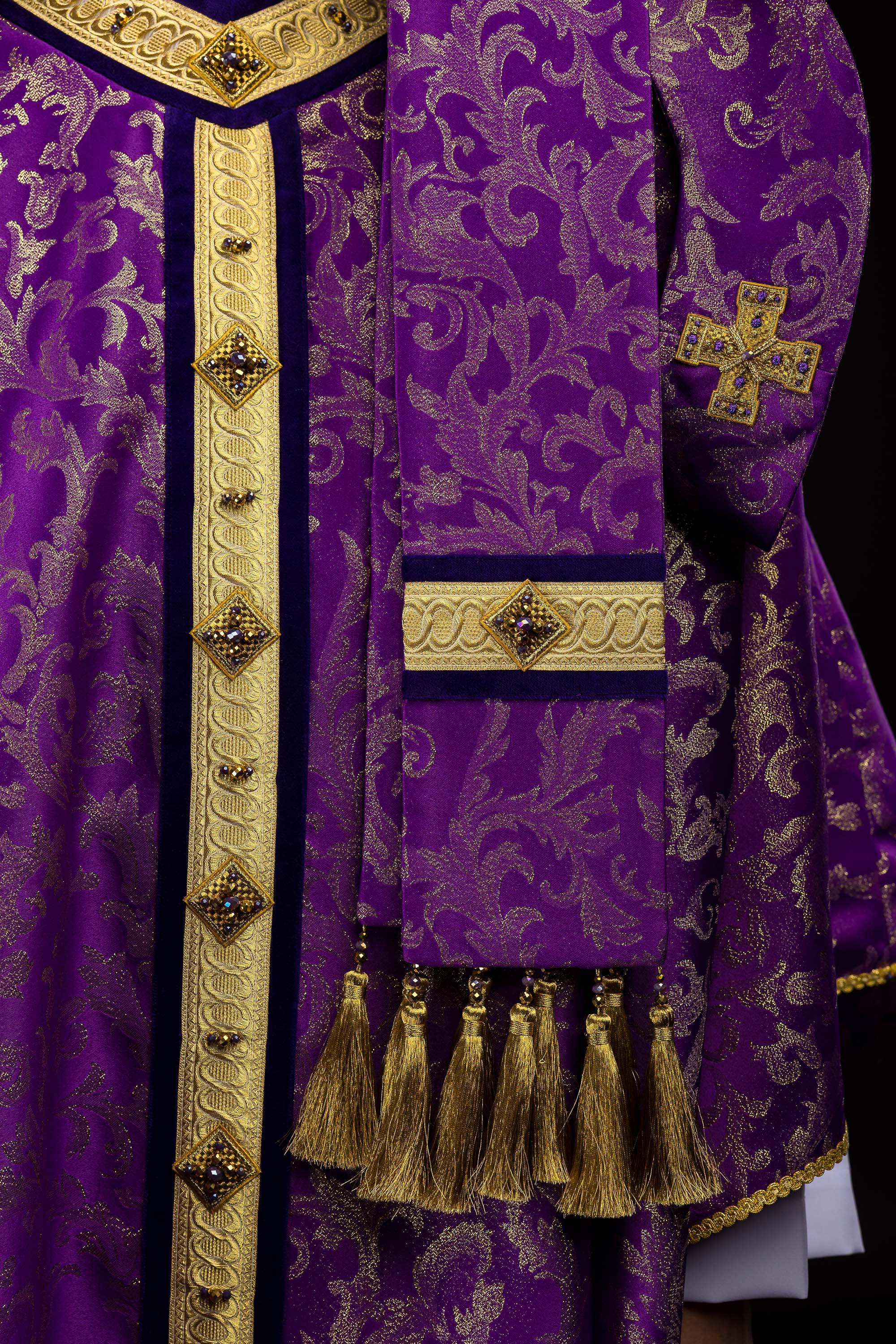 Ručne vyrobený ornát s prírodnými kameňmi Handmade 7003