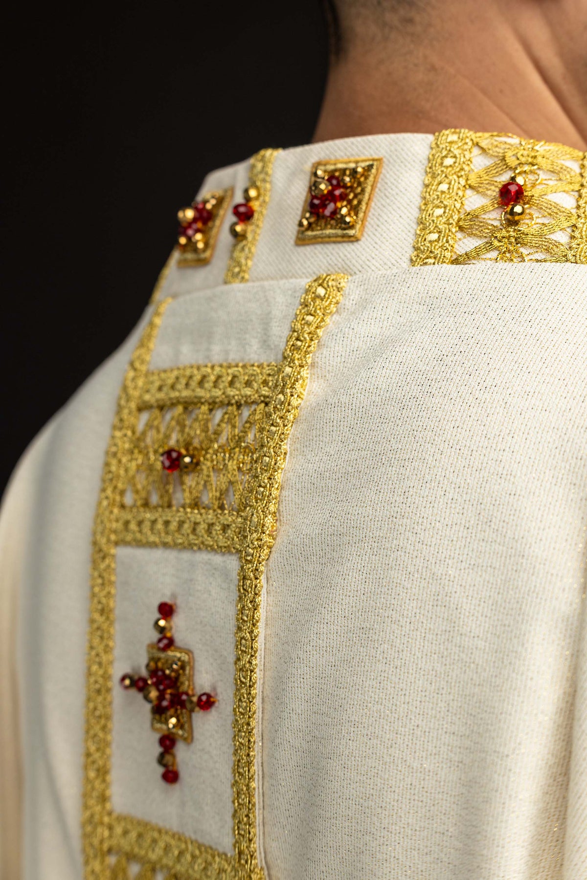 Ručne vyrobený ornát s prírodnými kameňmi Handmade 7005