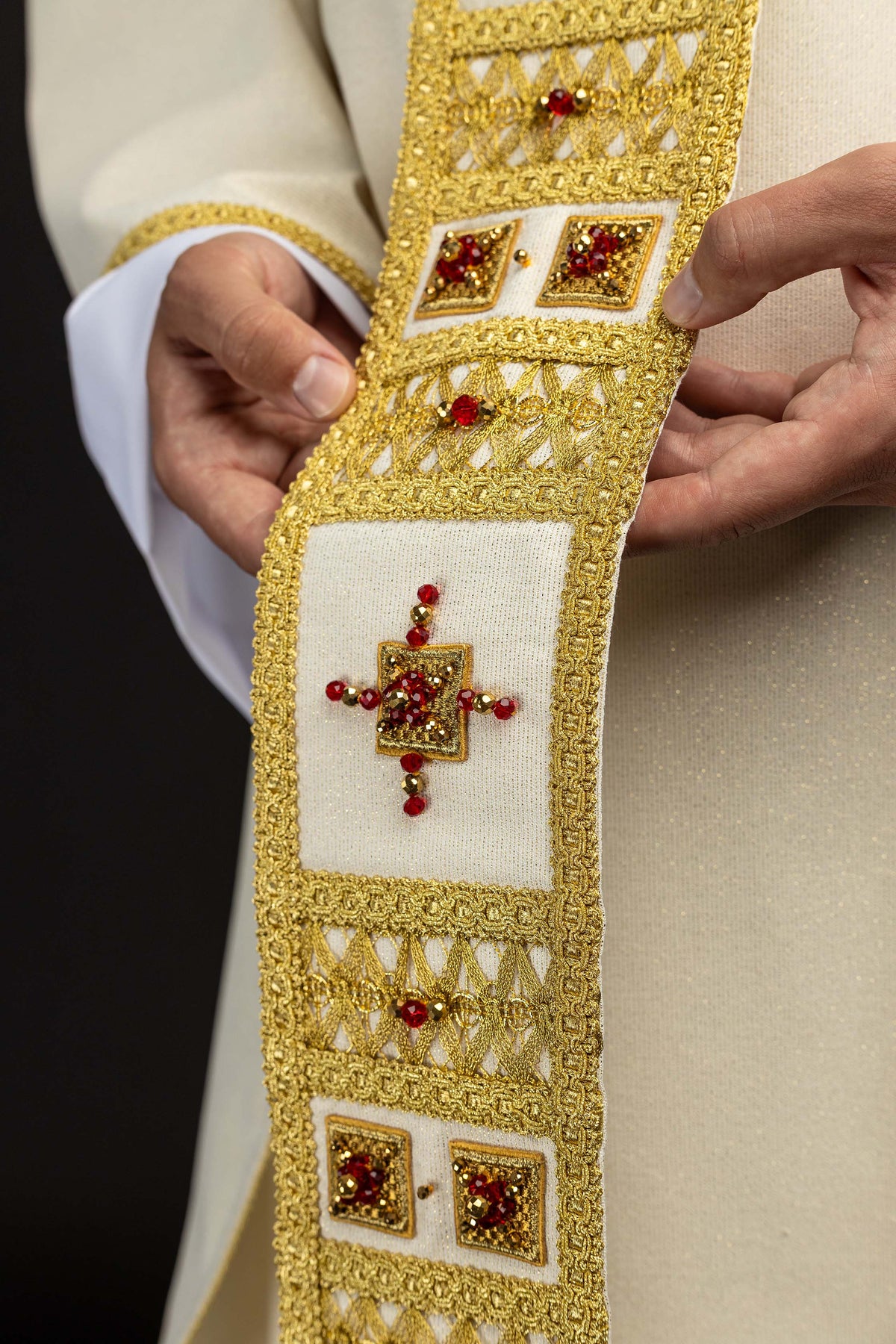 Ručne vyrobený ornát s prírodnými kameňmi Handmade 7005