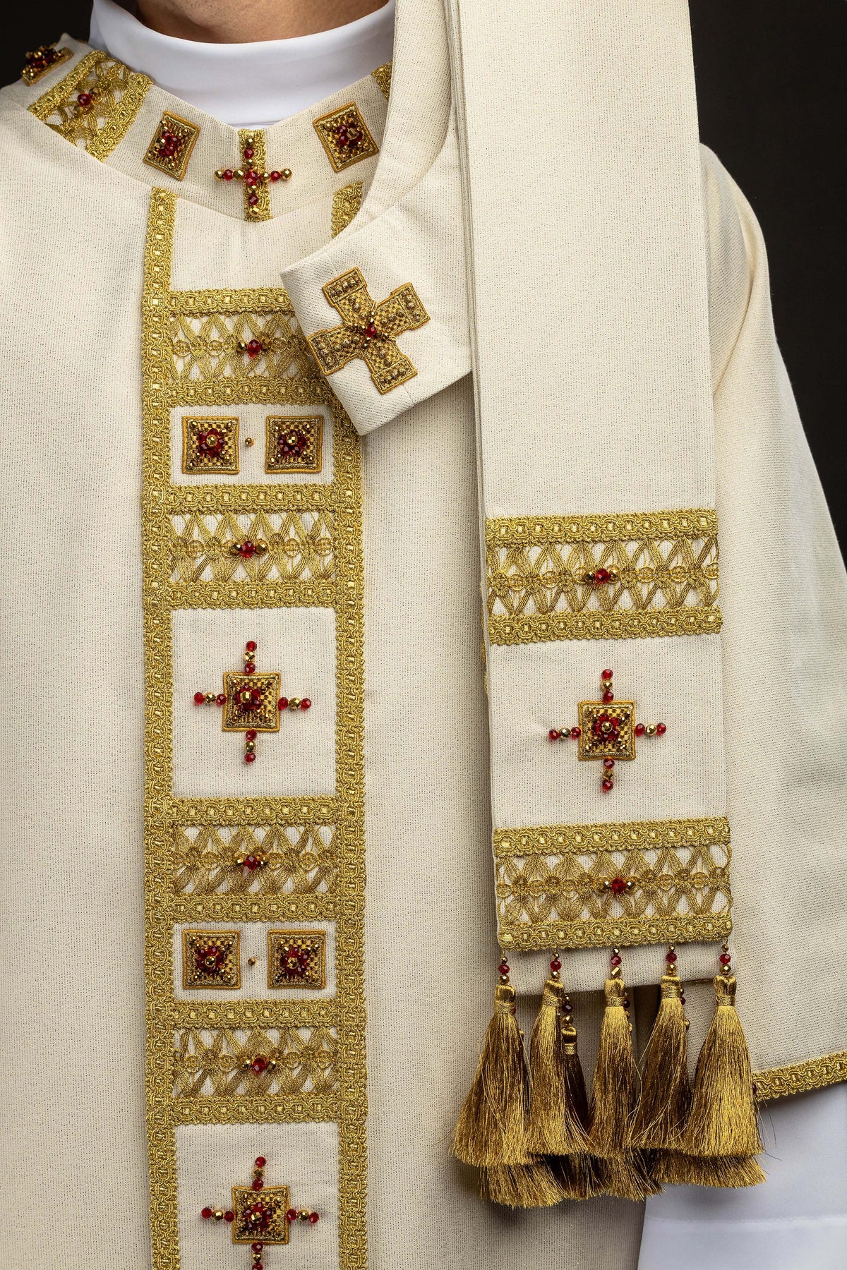 Ručne vyrobený ornát s prírodnými kameňmi Handmade 7005