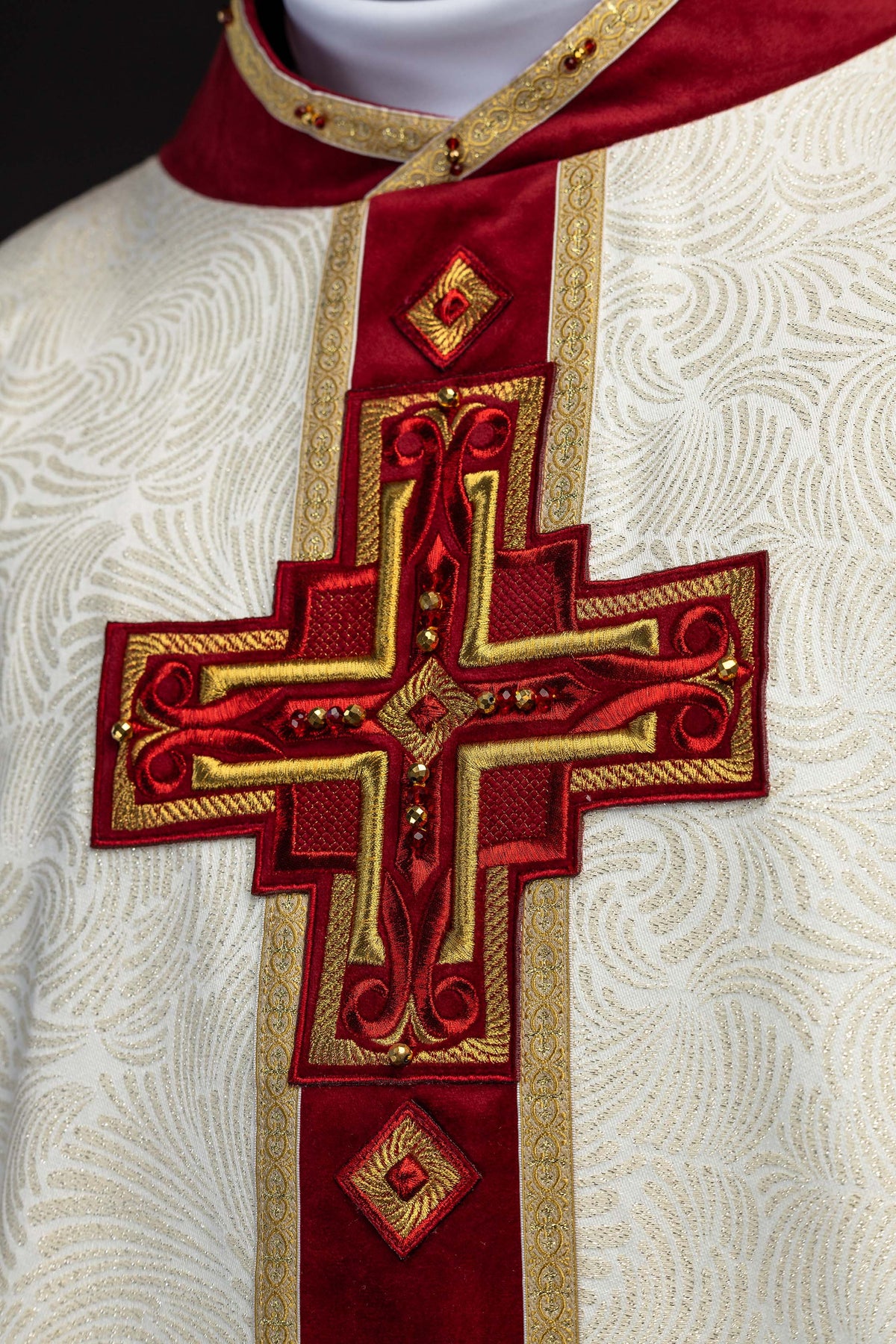 Ručne vyrobený ornát s prírodnými kameňmi Handmade 7012